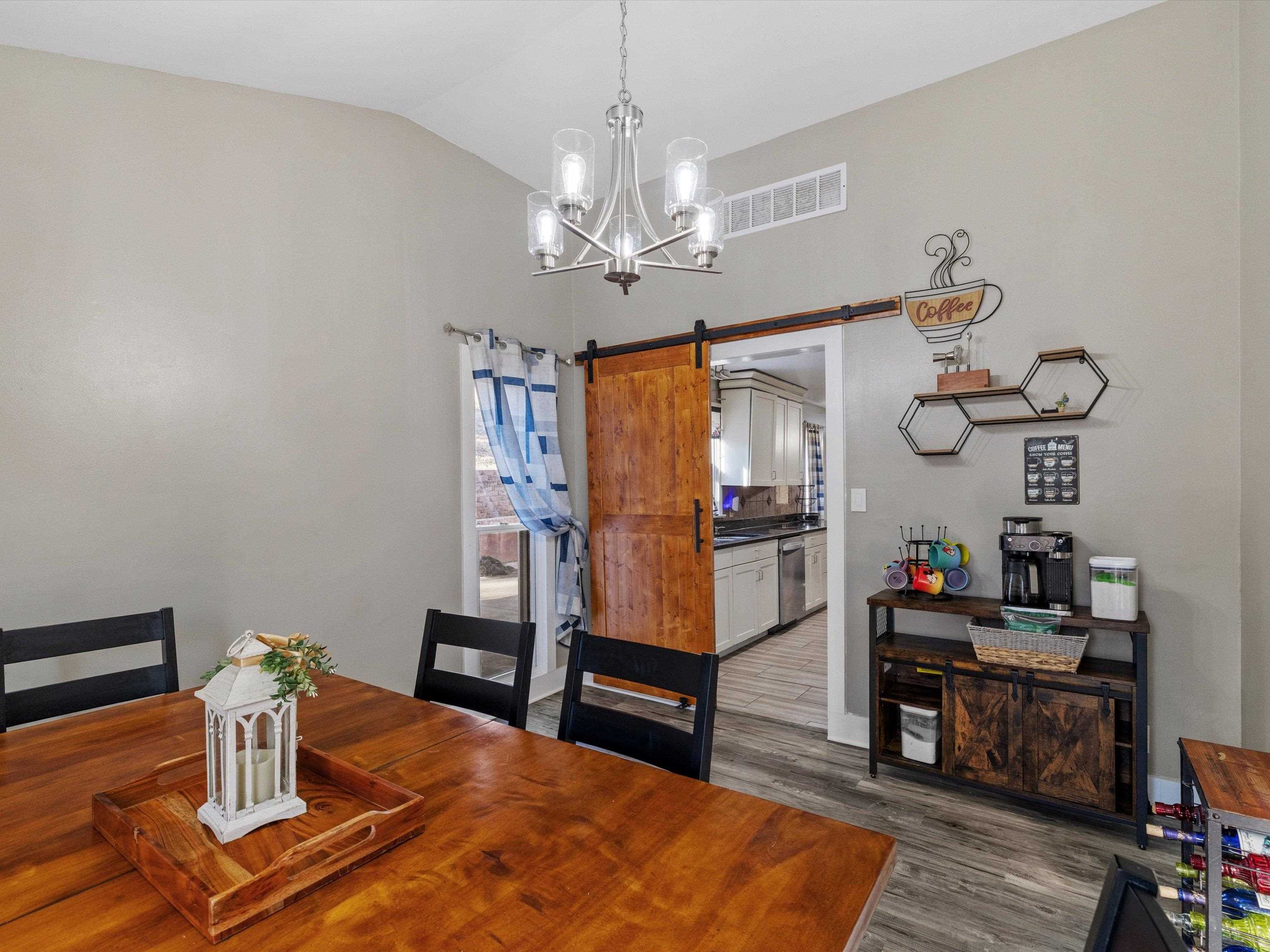 515 Hillcrest Circle, Hawesville, Kentucky 42348, 4 Bedrooms Bedrooms, ,2 BathroomsBathrooms,Single Family Residence,For Sale,Hillcrest Circle,94002