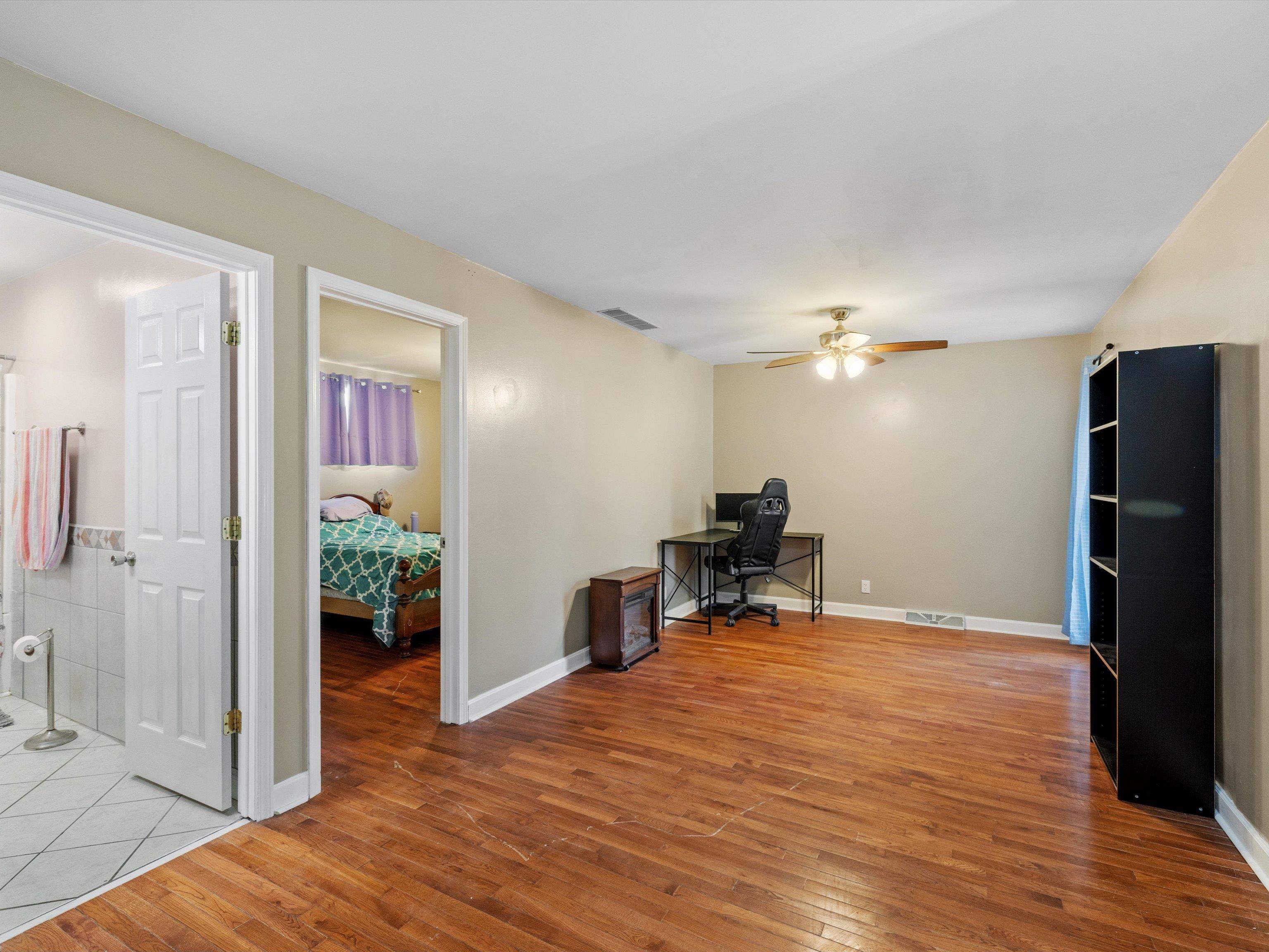 515 Hillcrest Circle, Hawesville, Kentucky 42348, 4 Bedrooms Bedrooms, ,2 BathroomsBathrooms,Single Family Residence,For Sale,Hillcrest Circle,94002