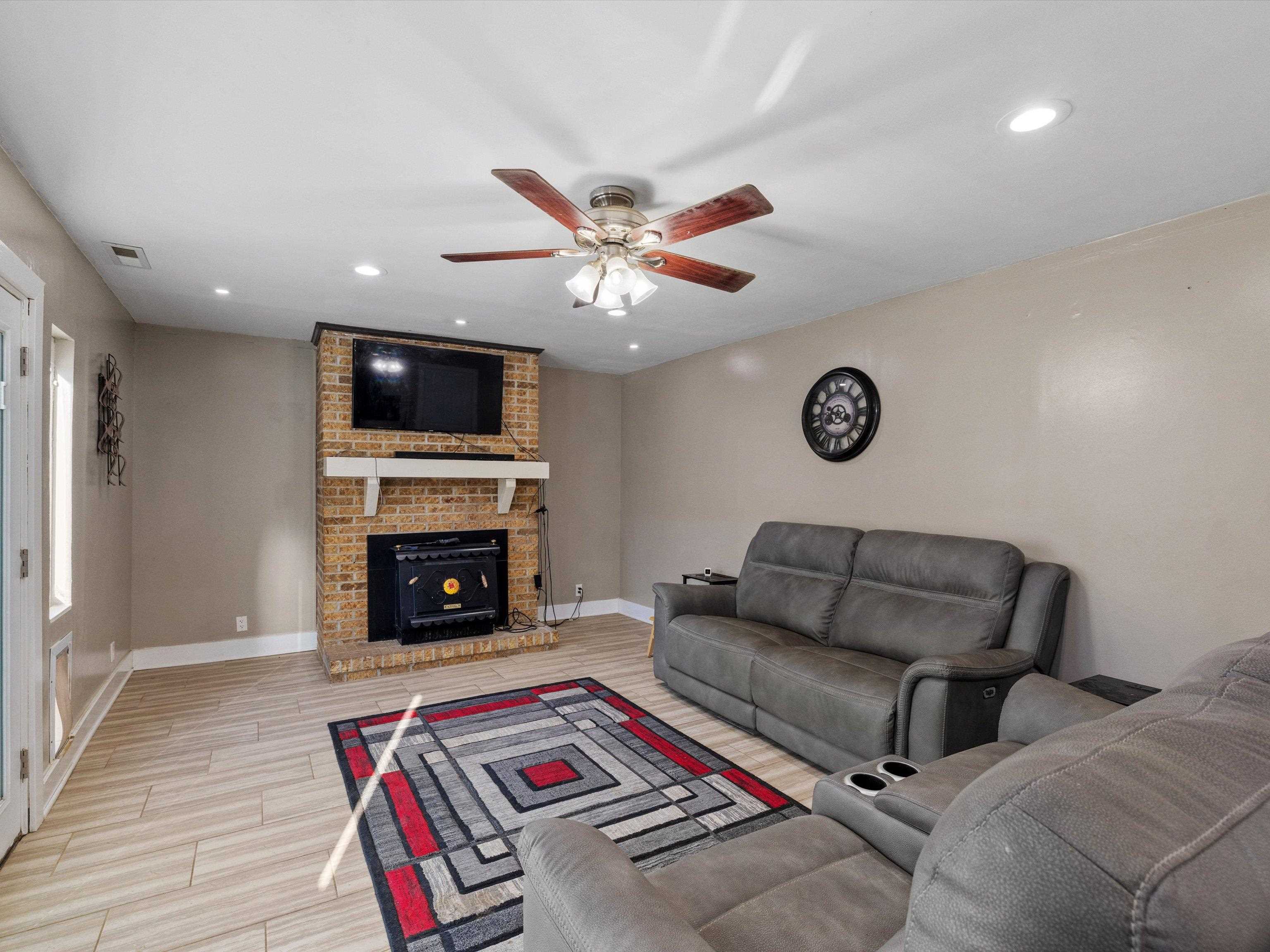 515 Hillcrest Circle, Hawesville, Kentucky 42348, 4 Bedrooms Bedrooms, ,2 BathroomsBathrooms,Single Family Residence,For Sale,Hillcrest Circle,94002