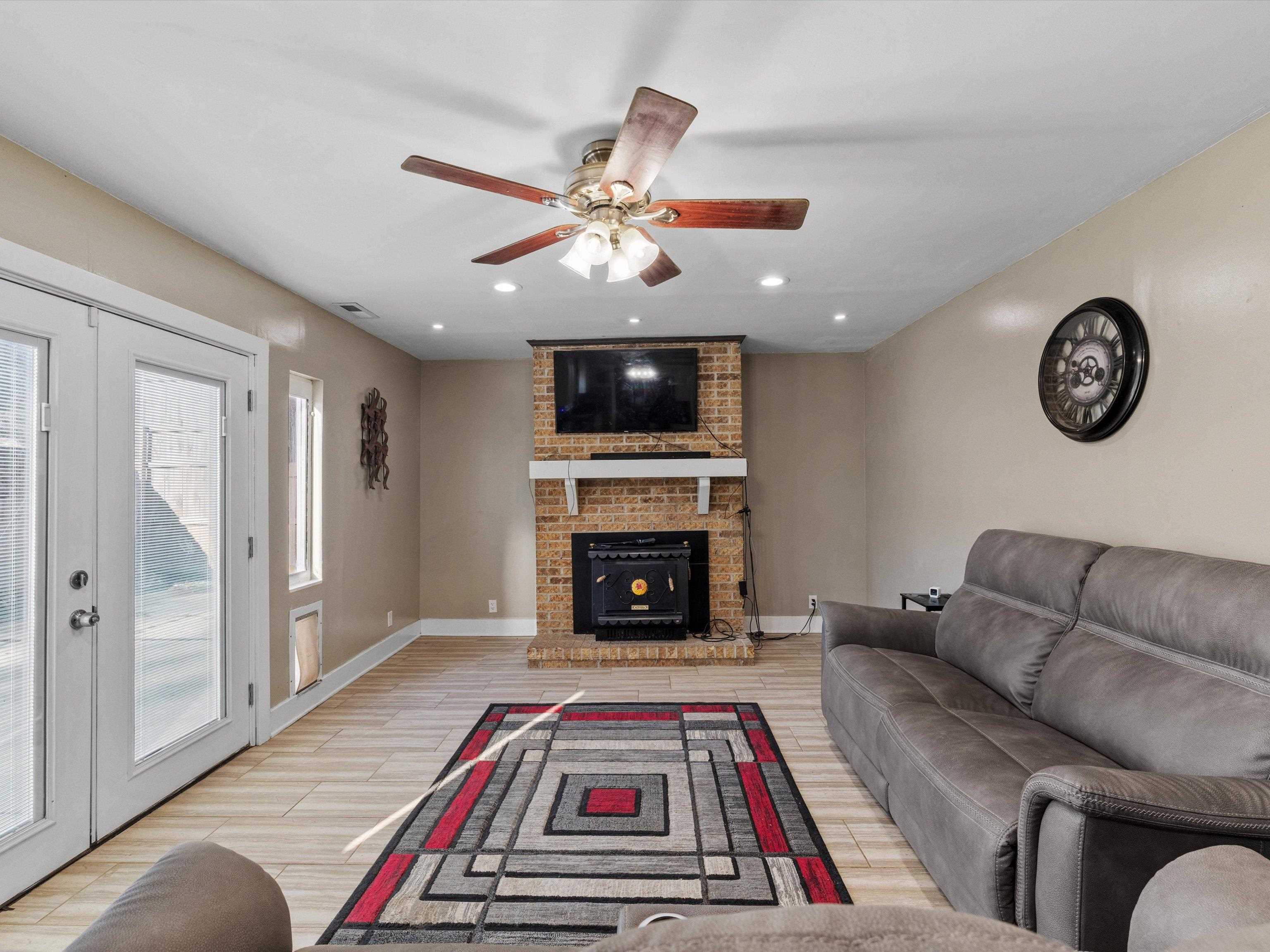 515 Hillcrest Circle, Hawesville, Kentucky 42348, 4 Bedrooms Bedrooms, ,2 BathroomsBathrooms,Single Family Residence,For Sale,Hillcrest Circle,94002