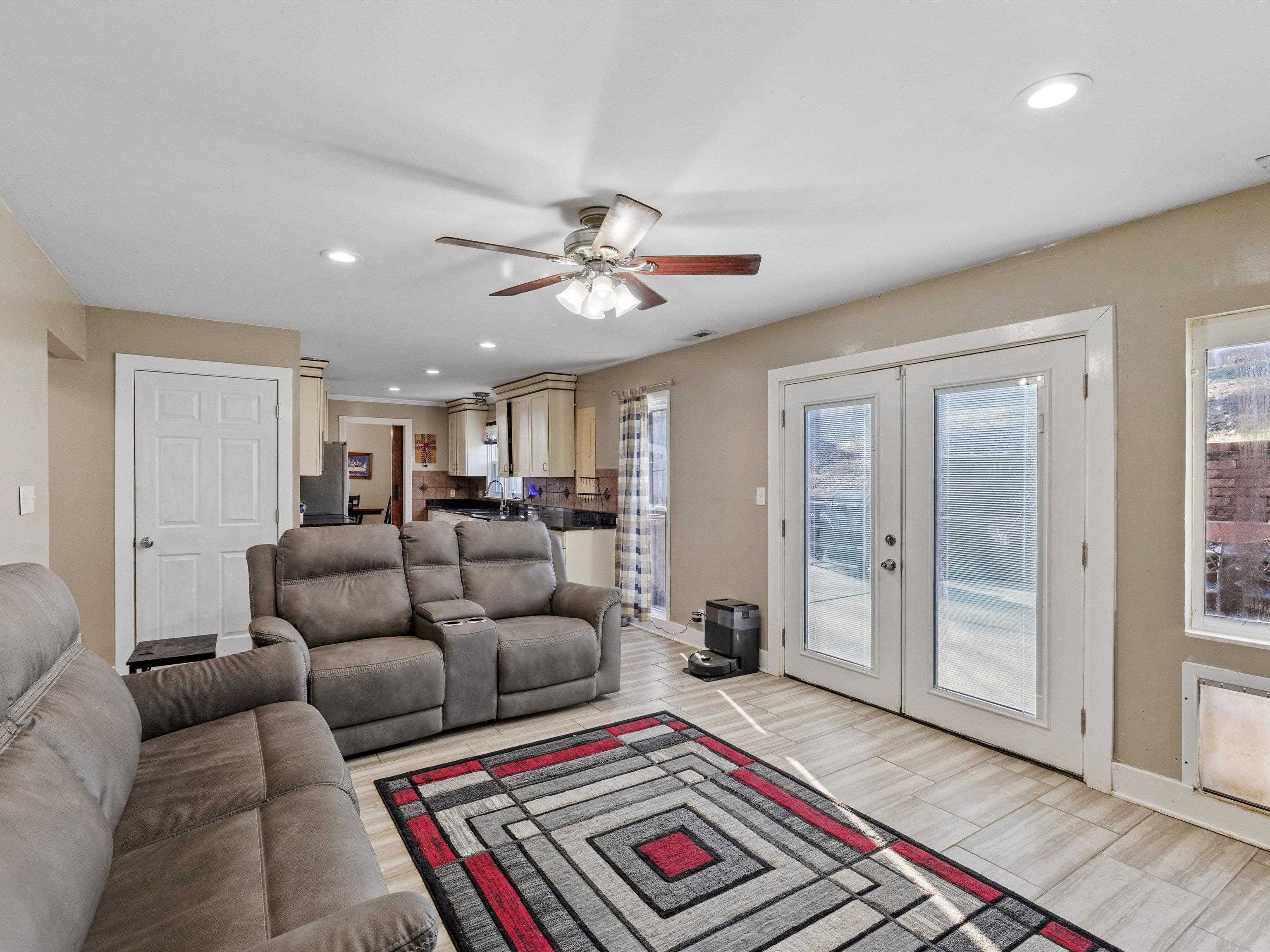 515 Hillcrest Circle, Hawesville, Kentucky 42348, 4 Bedrooms Bedrooms, ,2 BathroomsBathrooms,Single Family Residence,For Sale,Hillcrest Circle,94002