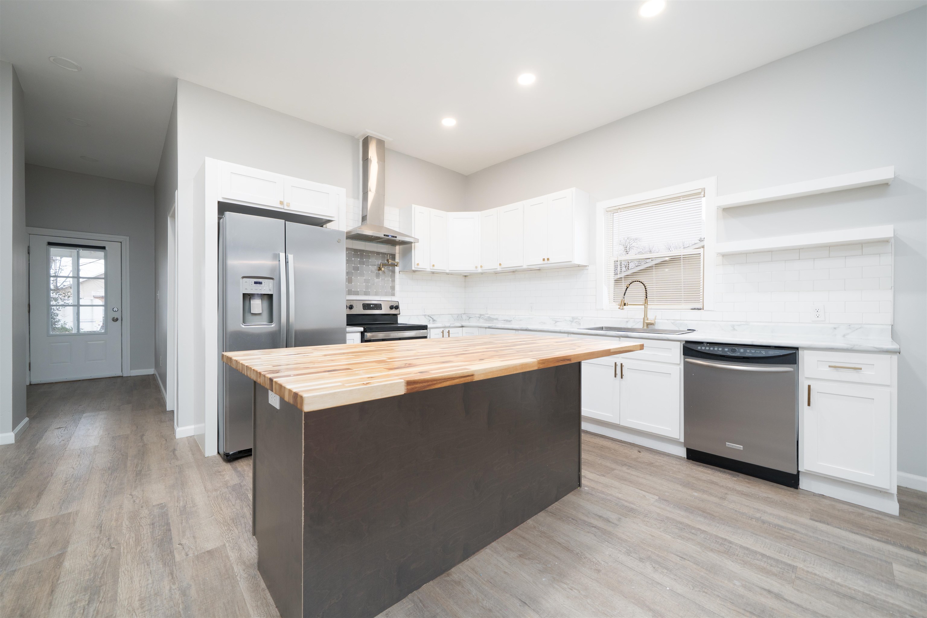 112 Sycamore Street, Owensboro, Kentucky 42301, 3 Bedrooms Bedrooms, ,2 BathroomsBathrooms,Single Family Residence,For Sale,Sycamore Street,94013