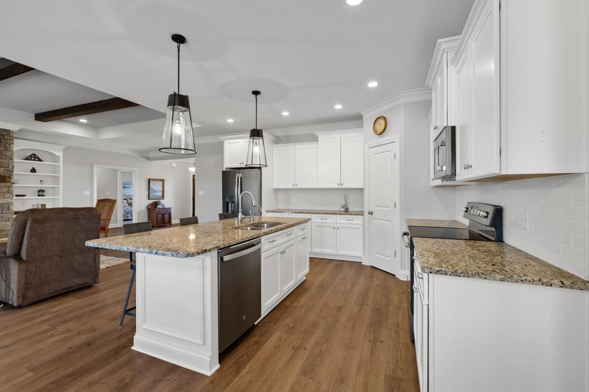 6314 Springwood Drive, Owensboro, Kentucky 42301, 4 Bedrooms Bedrooms, ,2 BathroomsBathrooms,Single Family Residence,For Sale,Springwood Drive,94015