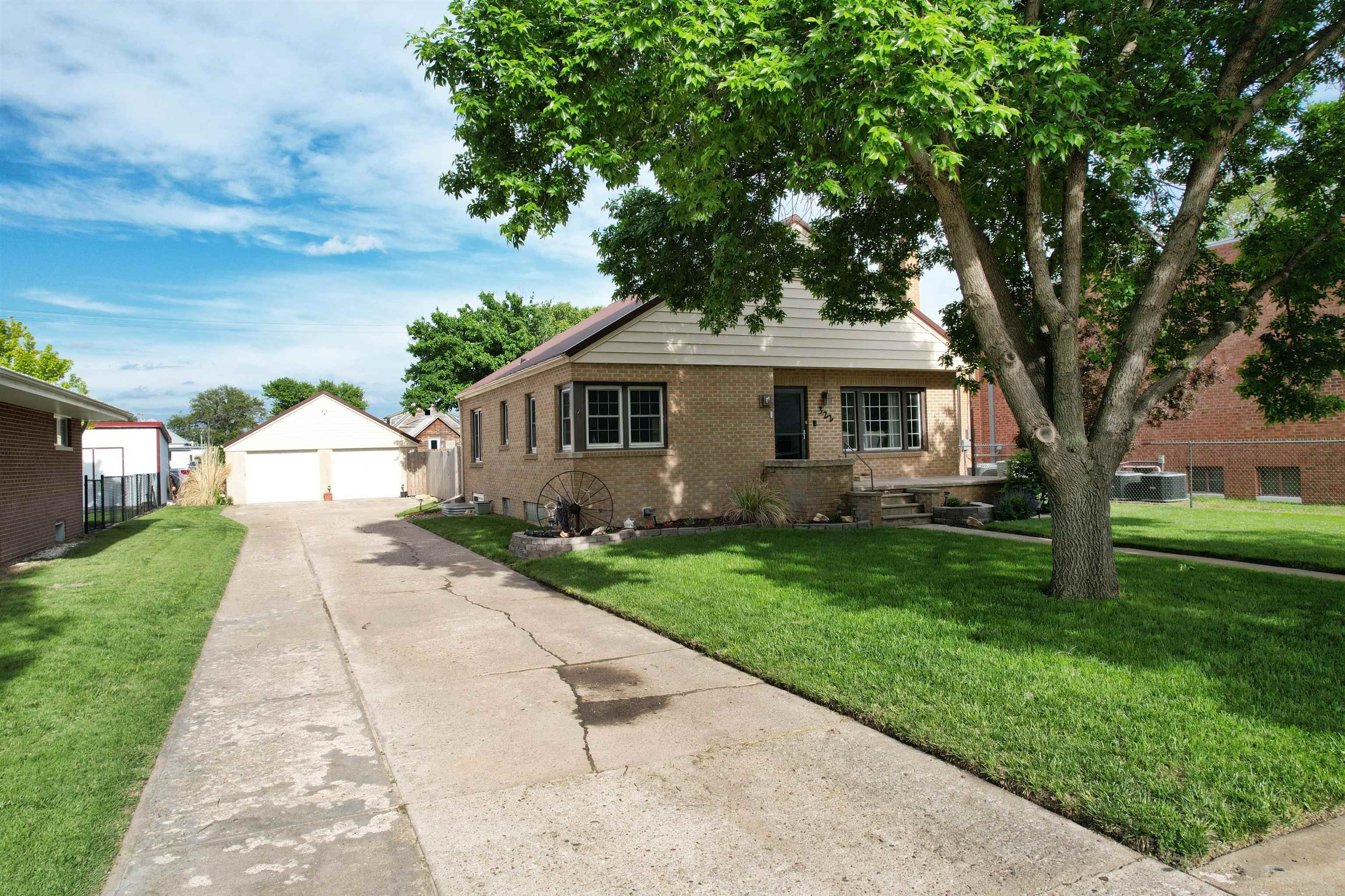 322 GRANT ST, QUINTER, KS 67752 Platinum Group