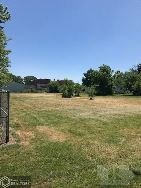 N 8th Street, Fairfield, Iowa image 3