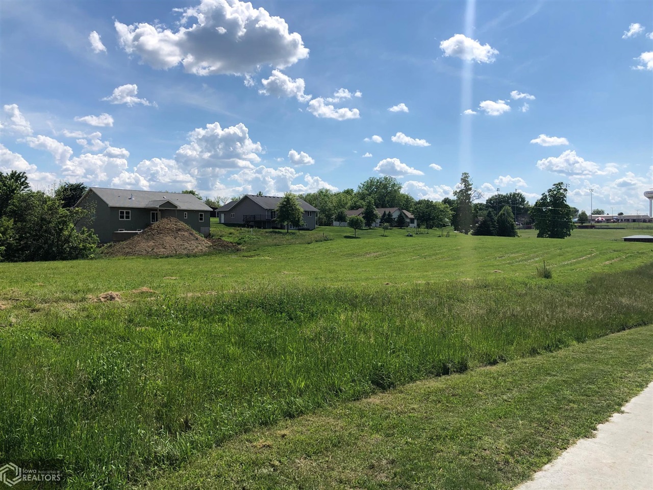 X Ilion, Chariton, Iowa image 1