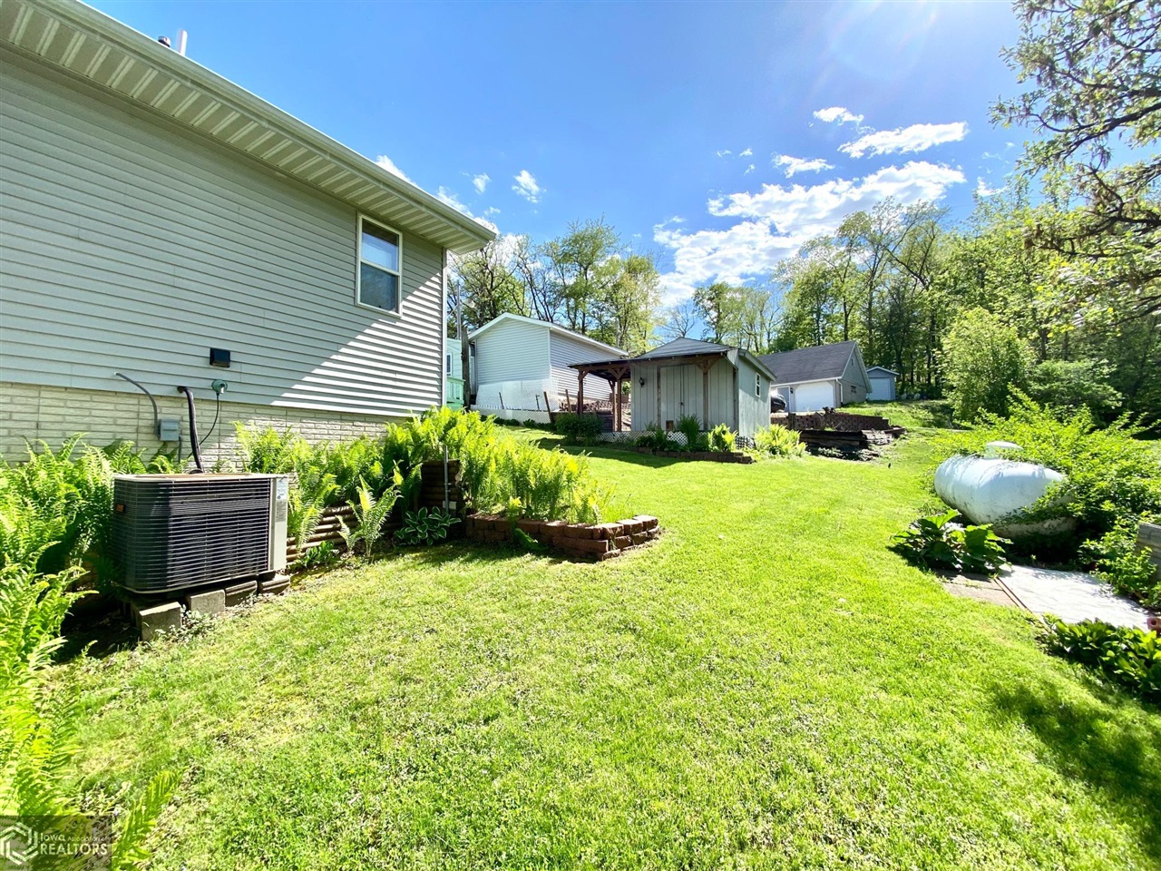 3036 E Lakeshore Drive, Brooklyn, Iowa image 24