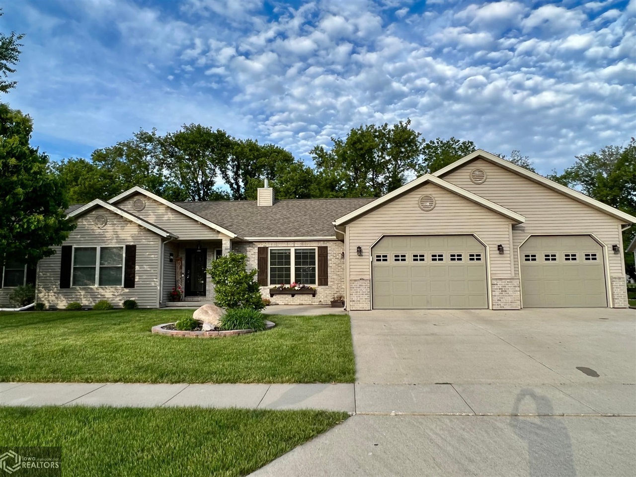 1602 Willow Place, Clear Lake, IA 50428
