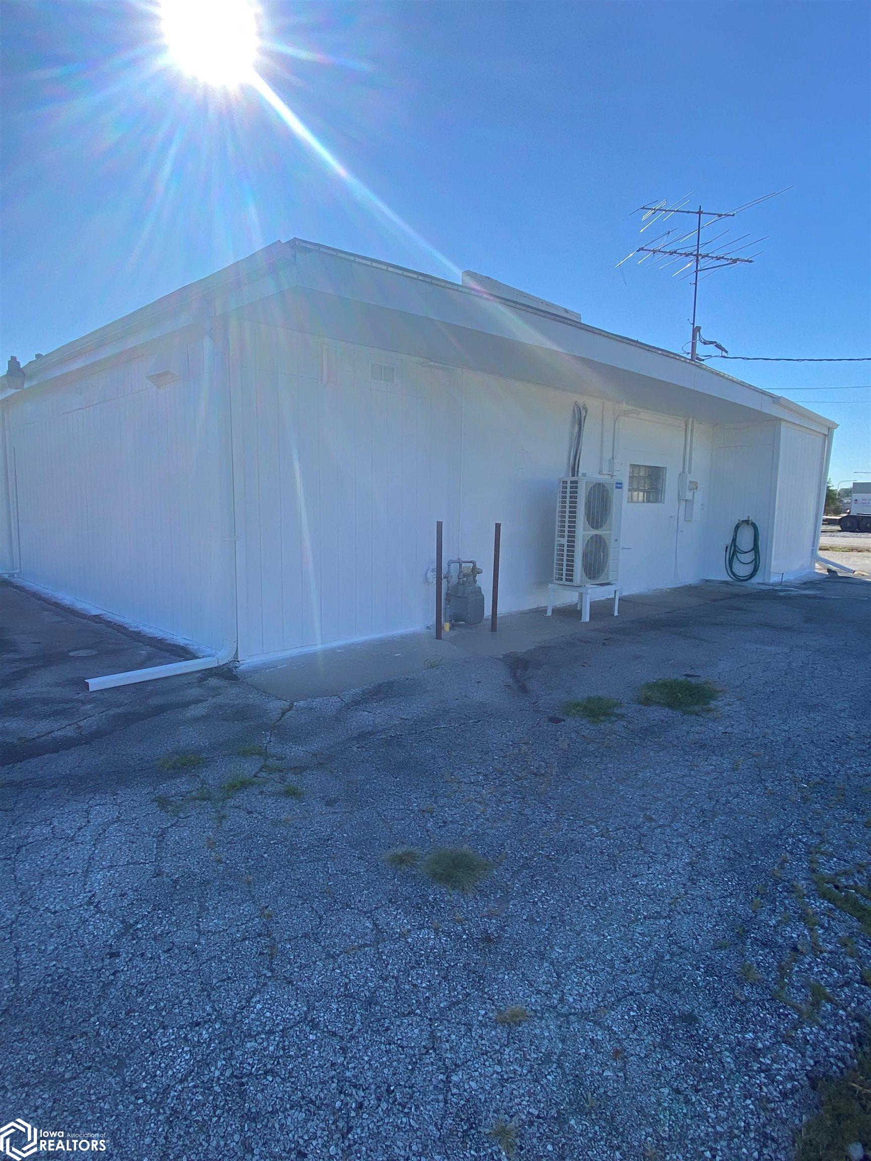 1011 Broadway, Red Oak, Iowa 51566, ,Commercial (5+ Units),For Sale,Broadway,6302263
