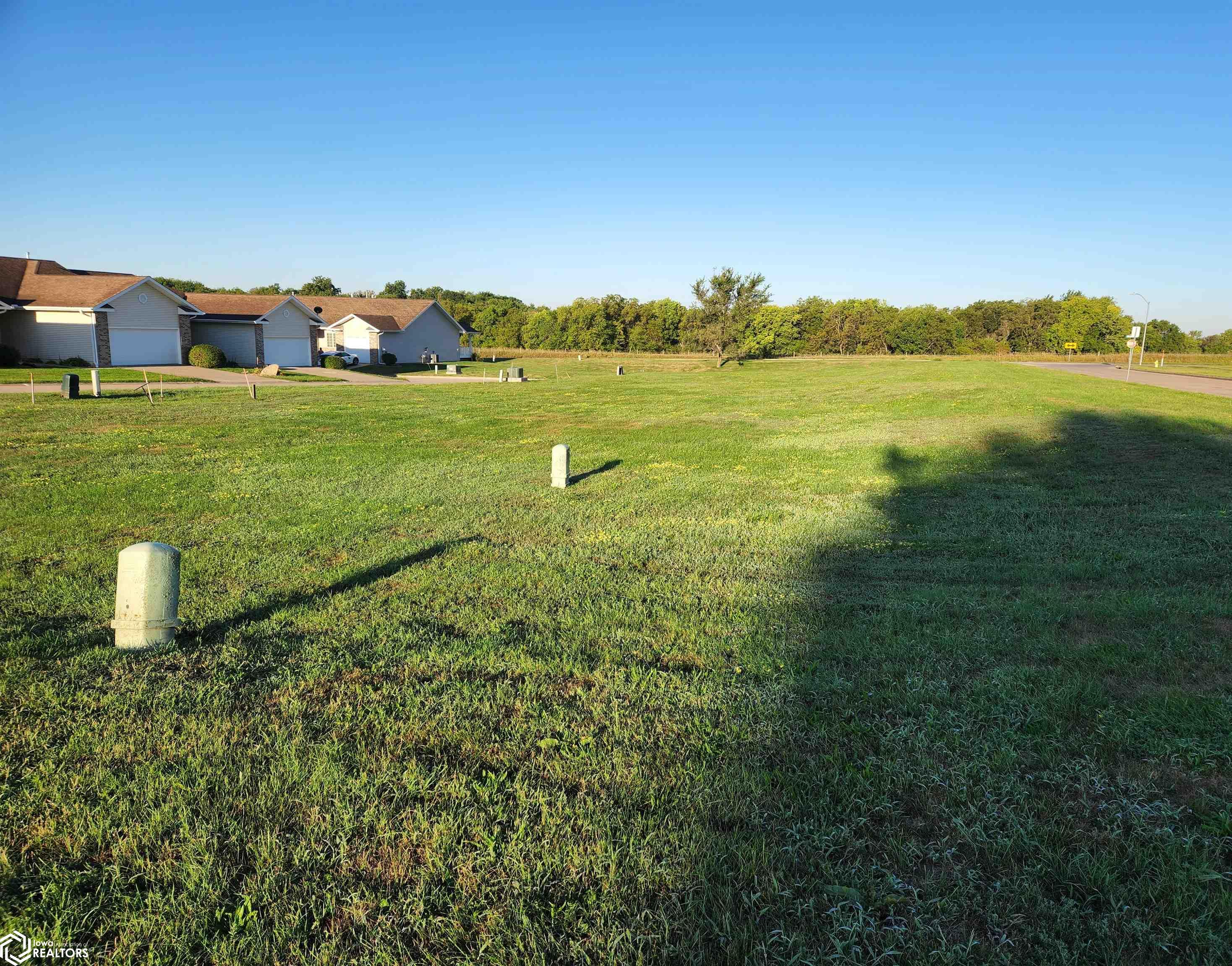 UNIT 16 Mckay Drive, Knoxville, Iowa image 5