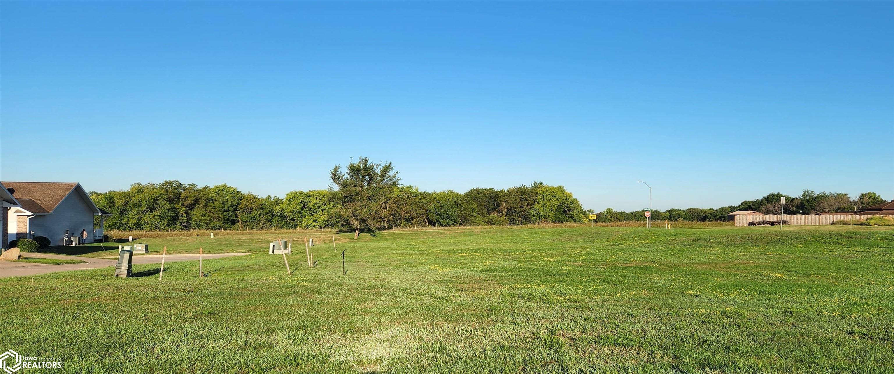 UNIT 17 Mckay Drive, Knoxville, Iowa image 6