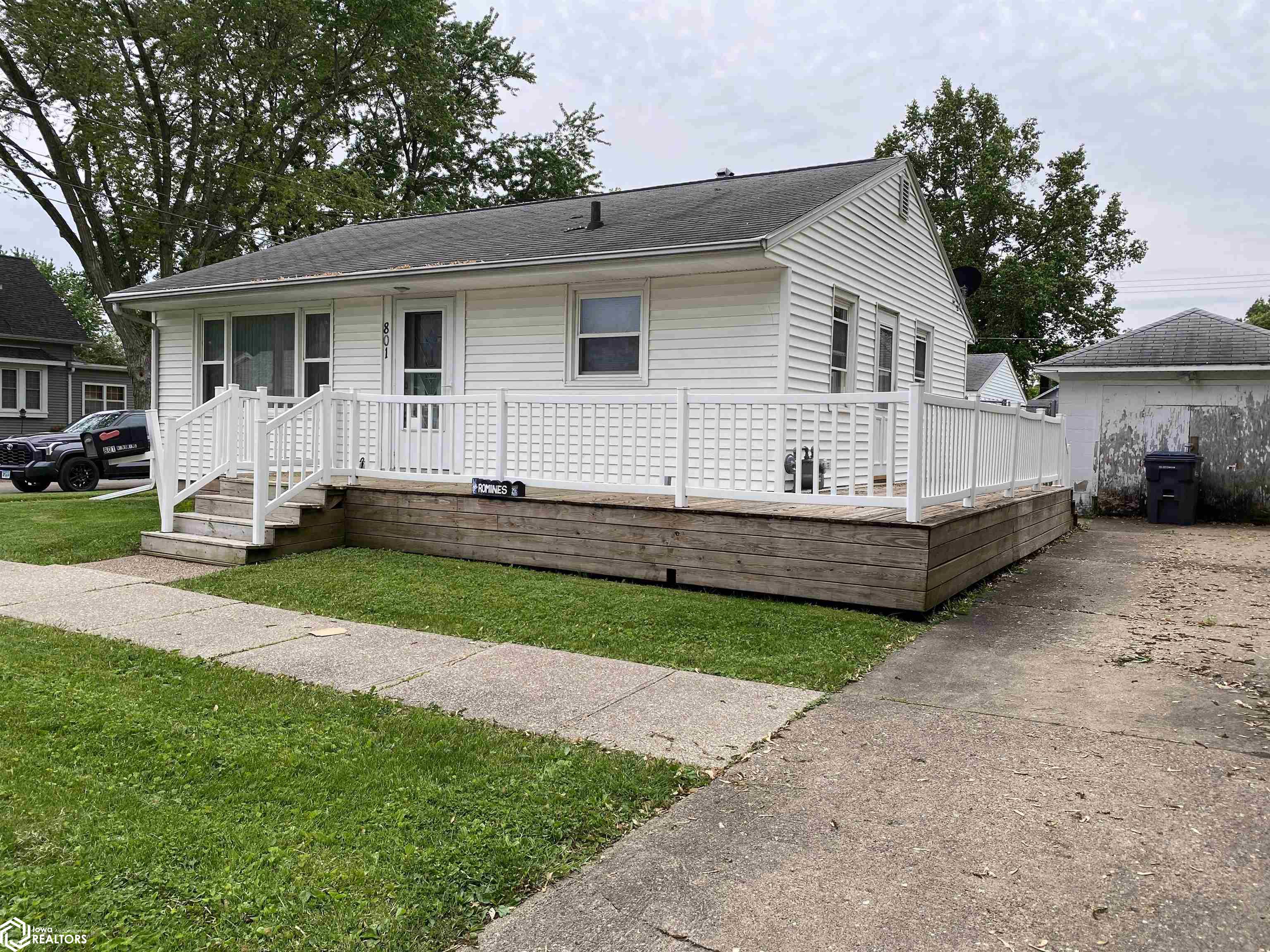 801 Sweeny Avenue, Burlington, IA Ruhl&Ruhl