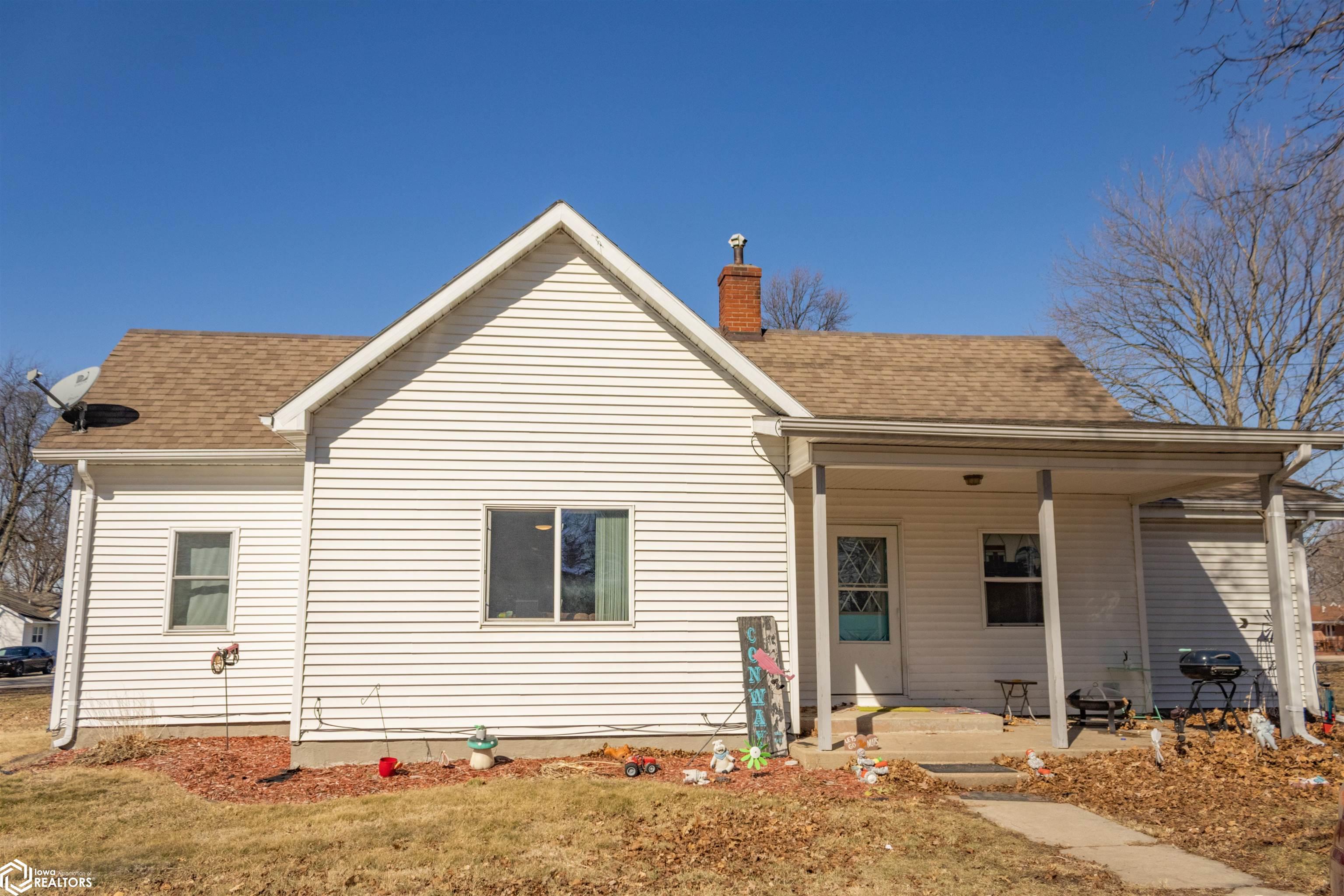 318 W Nichols Street, Stronghurst, IL Ruhl&Ruhl