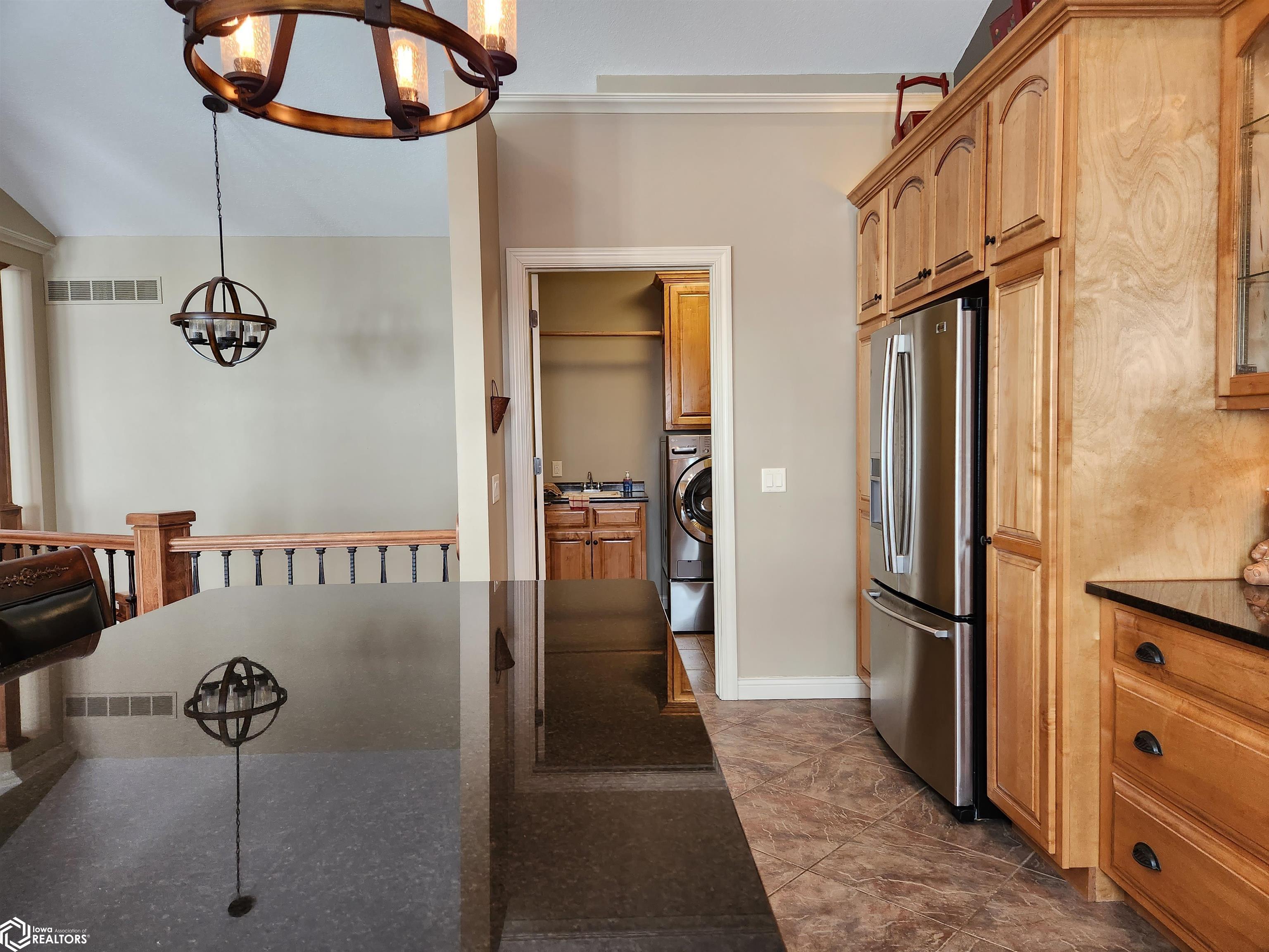 Access to the laundry and garage