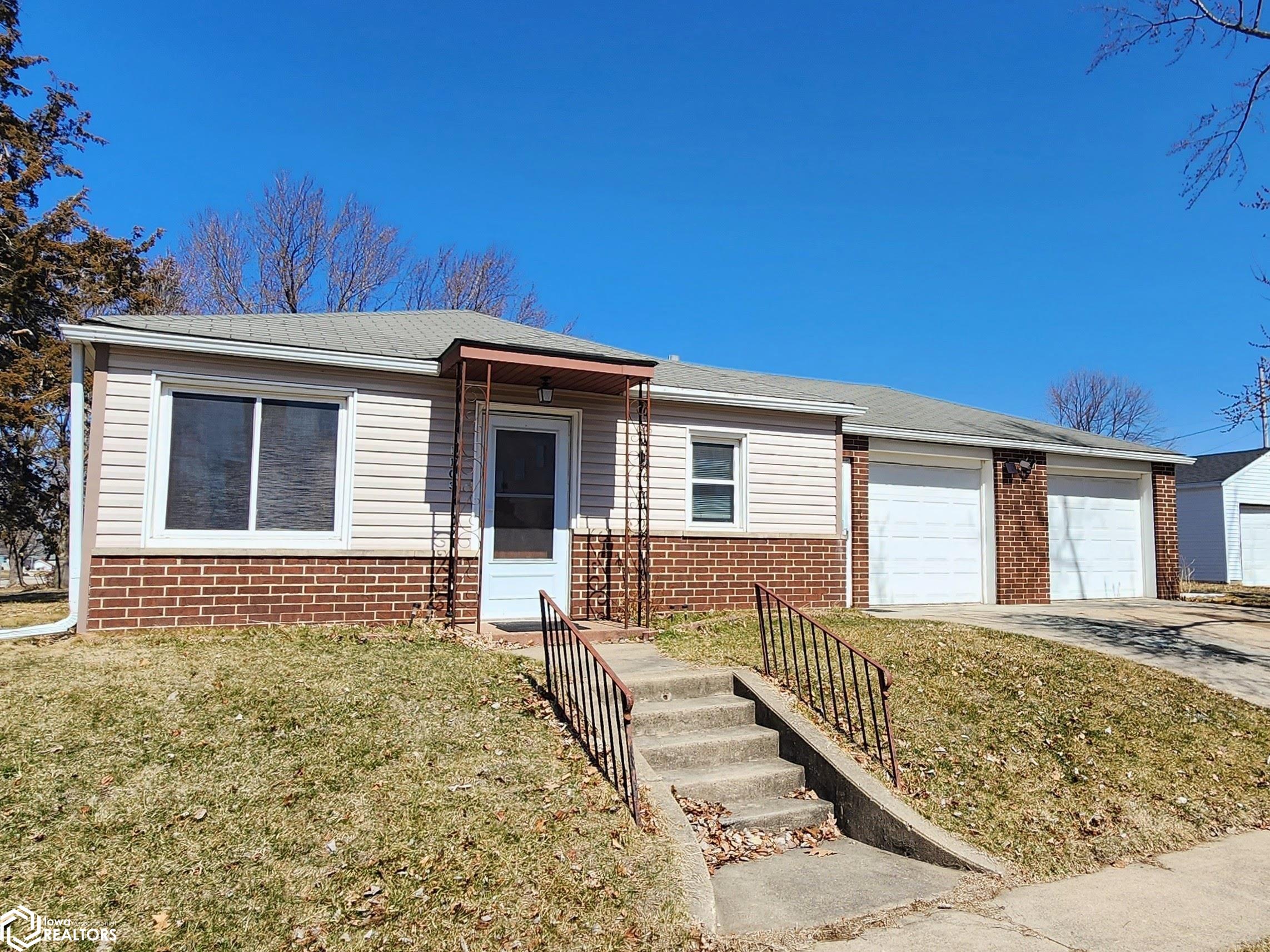 1103 13Th, Boone, Iowa 50036, 2 Bedrooms Bedrooms, ,1 BathroomBathrooms,Single Family,For Sale,13Th,6306689
