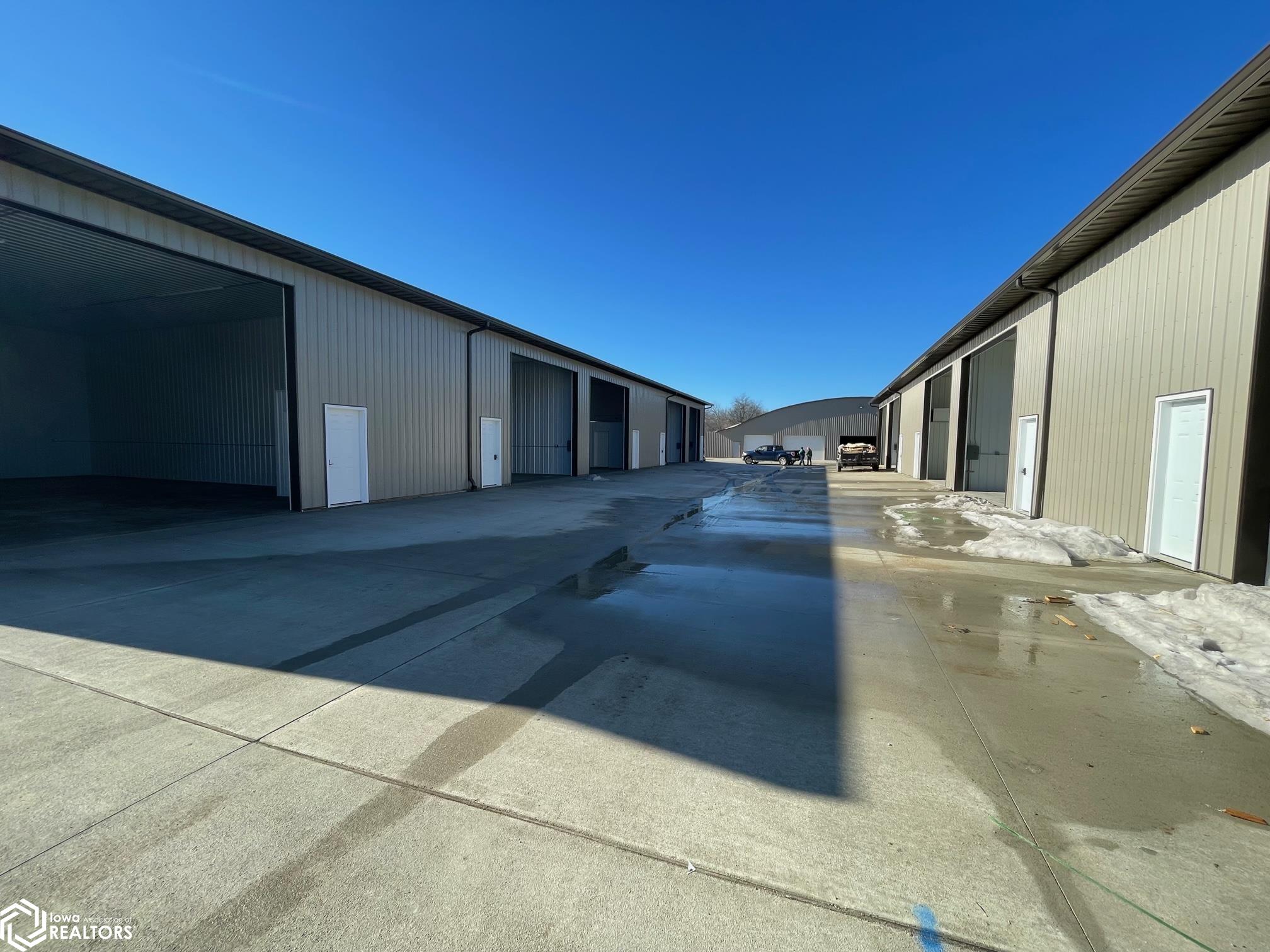 1025 #109 8Th, Clear Lake, Iowa 50428, ,Commercial (5+ Units),For Sale,8Th,6307176
