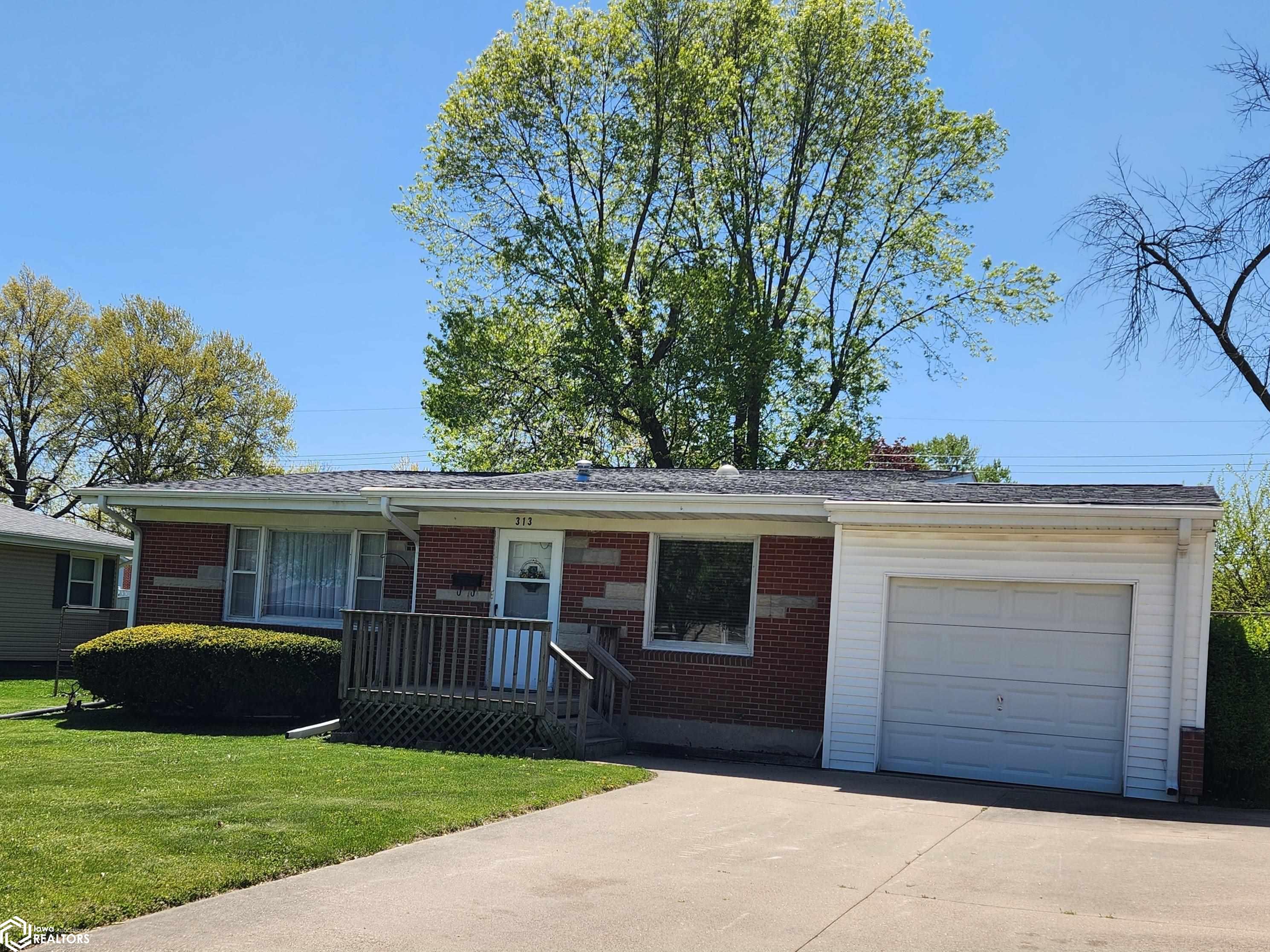 313 E Pennington Street, West Burlington, IA Ruhl&Ruhl