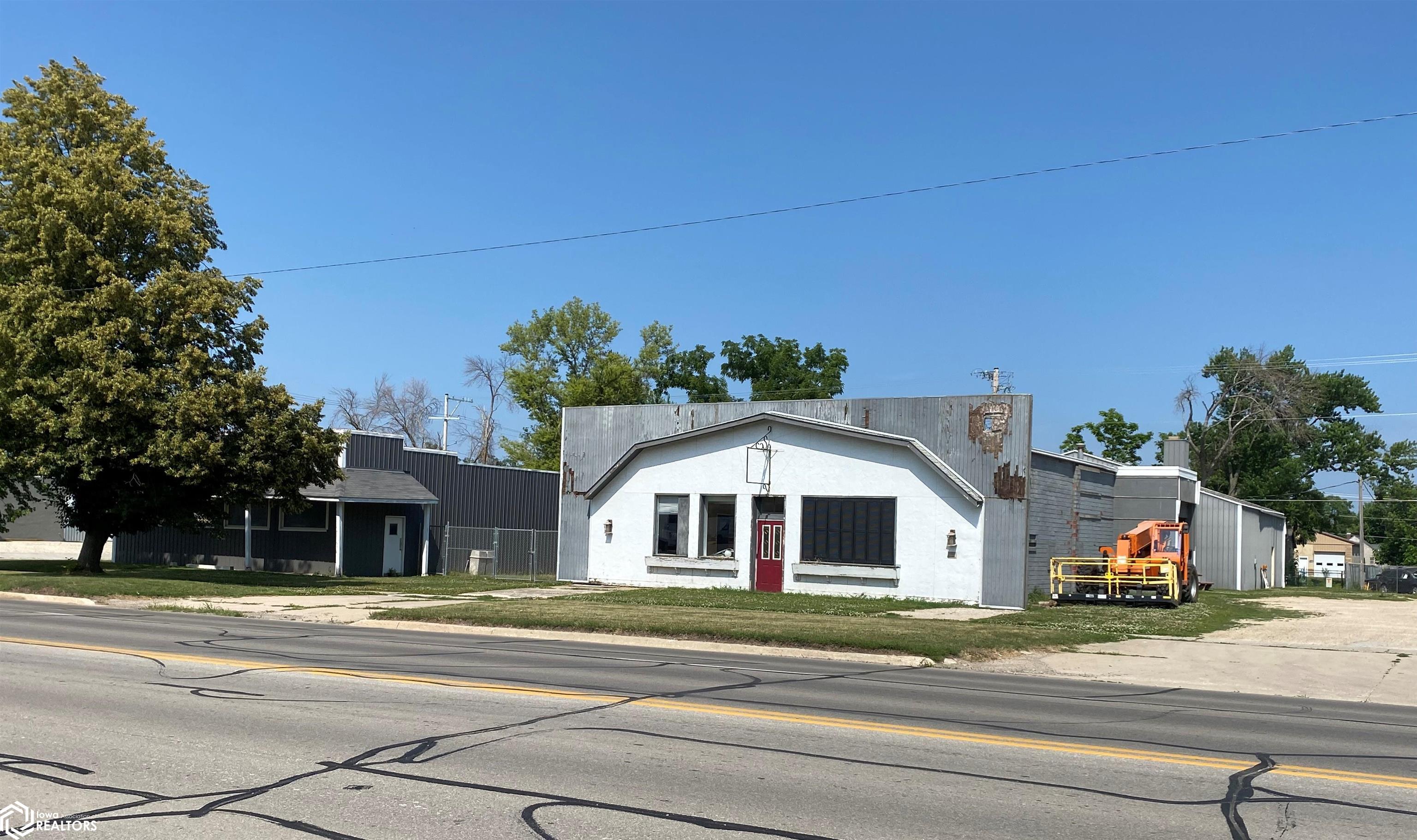 815 3rd, Marshalltown, Iowa 50158, ,Commercial (5+ Units),For Sale,3rd,6309030