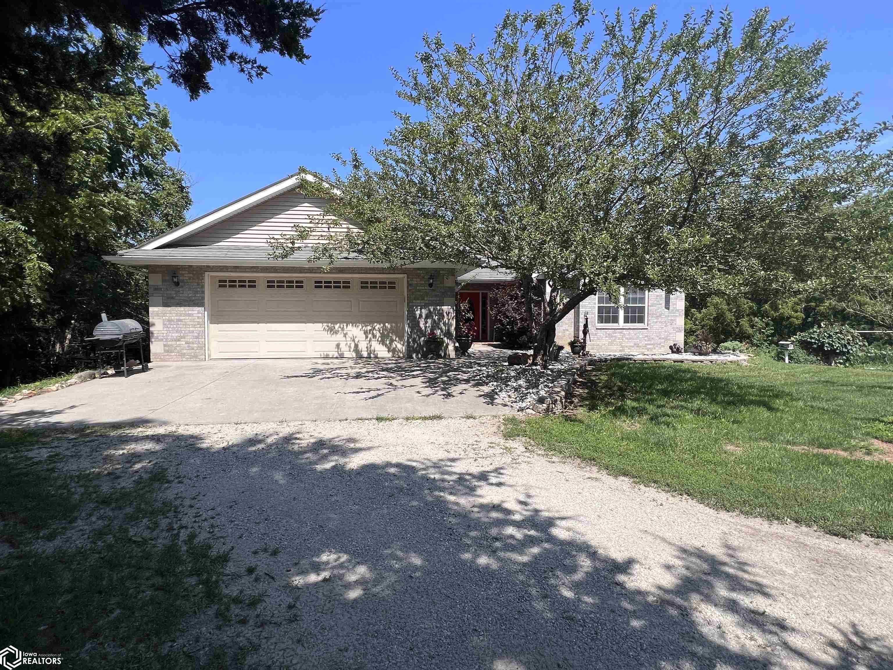 32049 285th, Richland, Iowa 52585, 3 Bedrooms Bedrooms, ,2 BathroomsBathrooms,Single Family,For Sale,285th,6309812