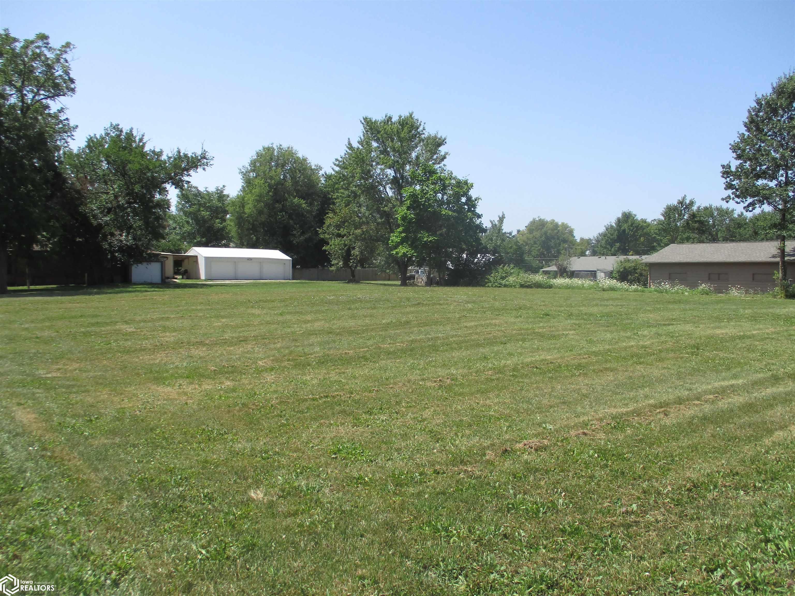 526 N 8th St, Centerville, Iowa image 1