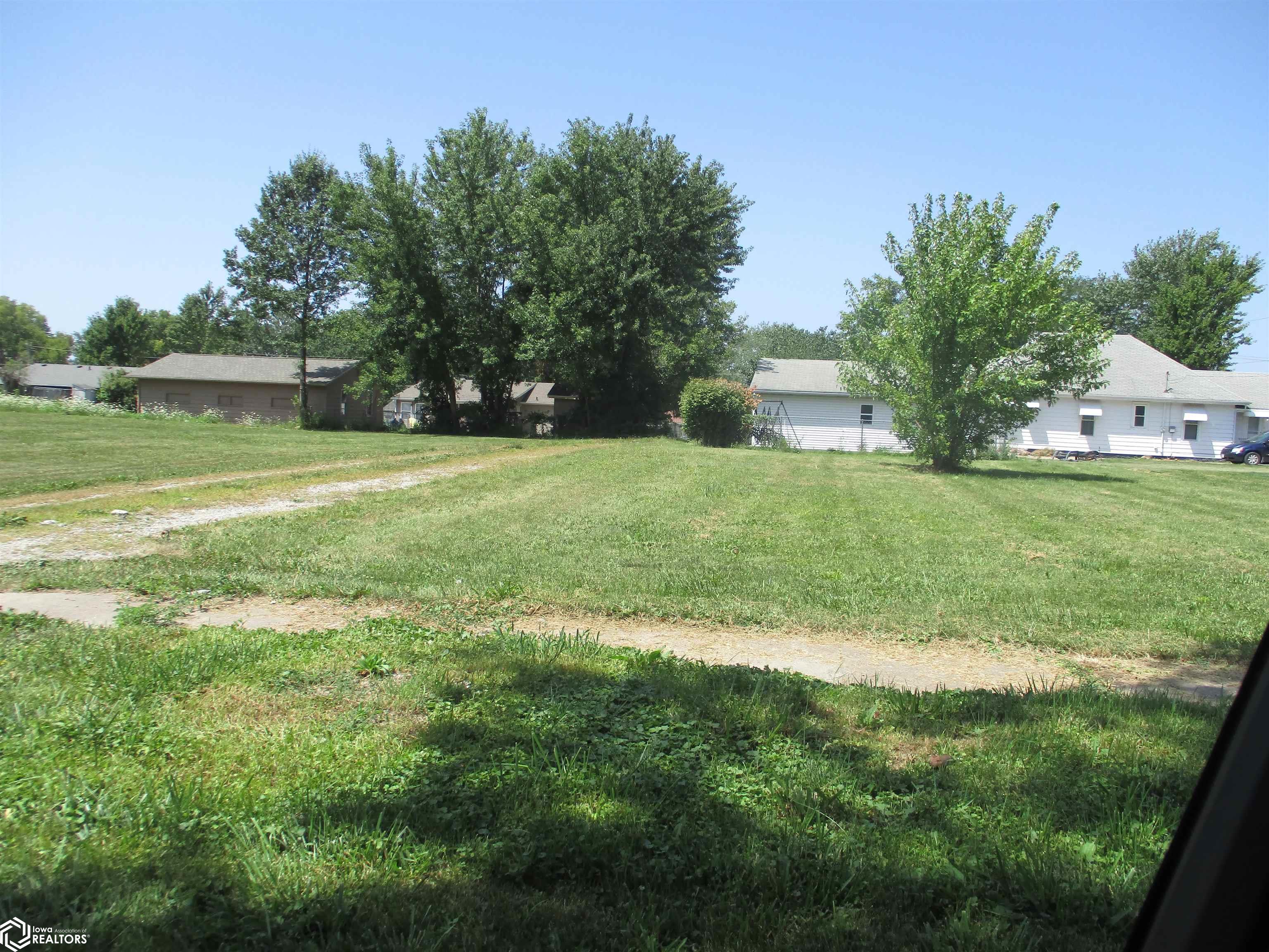 526 N 8th St, Centerville, Iowa image 3