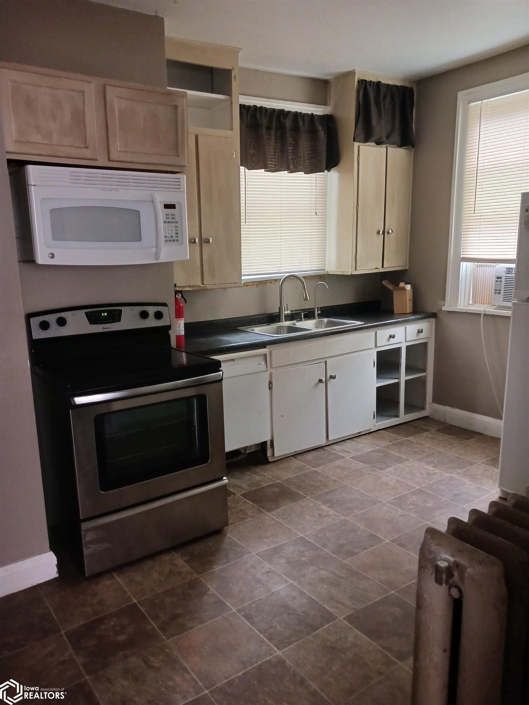 502 N Court, Ottumwa, Iowa image 14