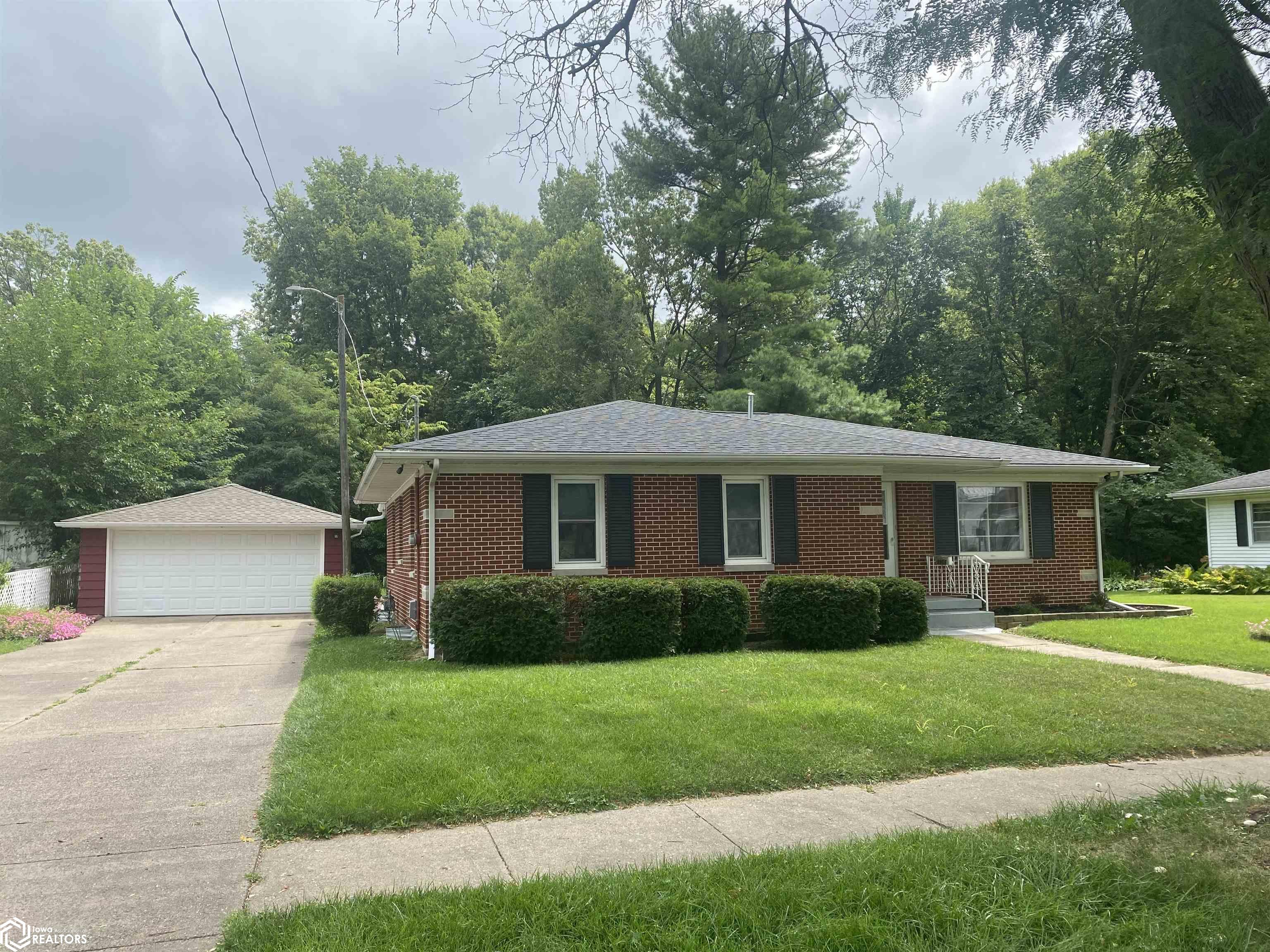 1908 Osborn Street, Burlington, IA Ruhl&Ruhl