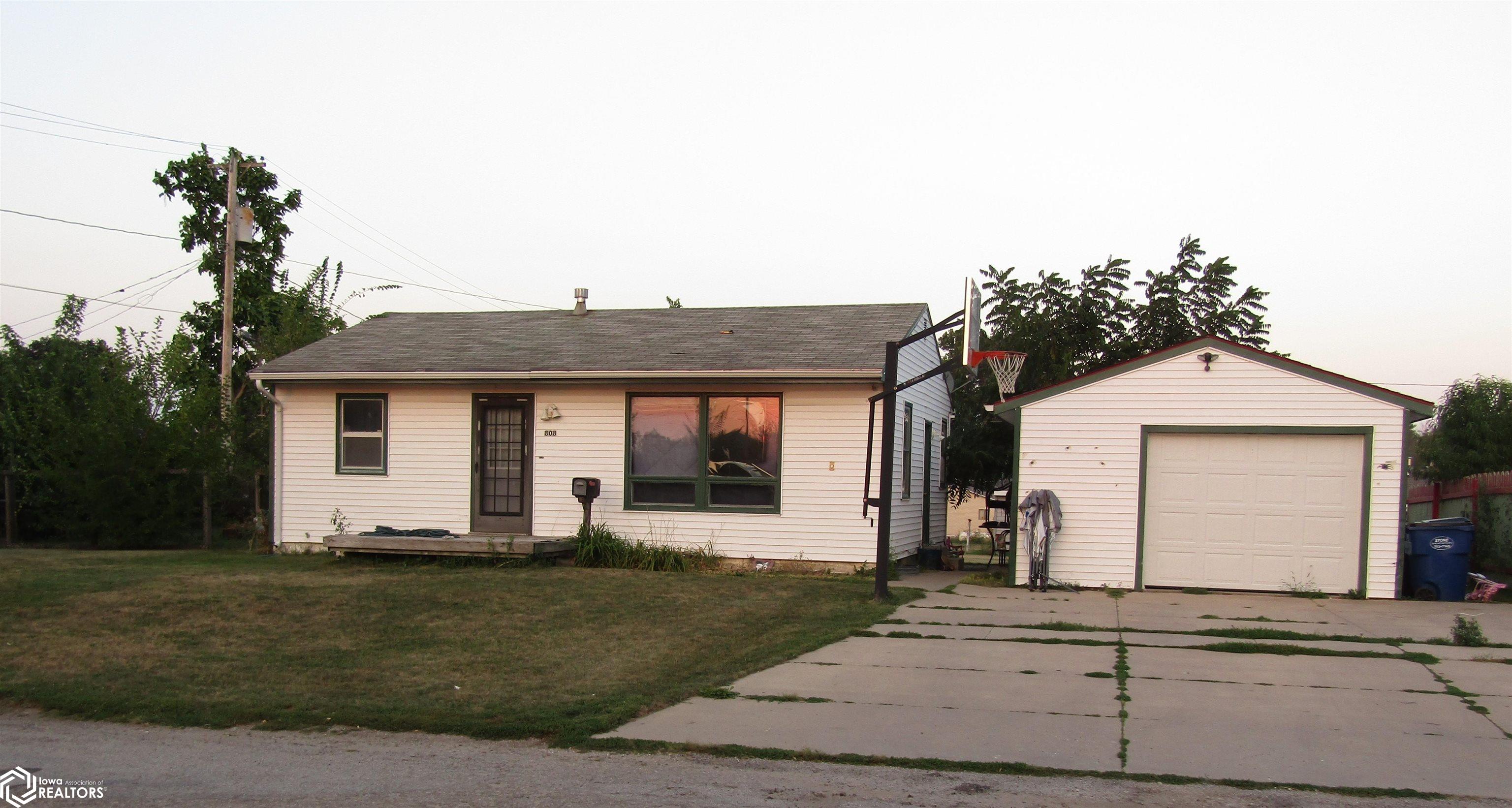 808 5Th, Marshalltown, Iowa 50158, 3 Bedrooms Bedrooms, ,1 BathroomBathrooms,Single Family,For Sale,5Th,6310982