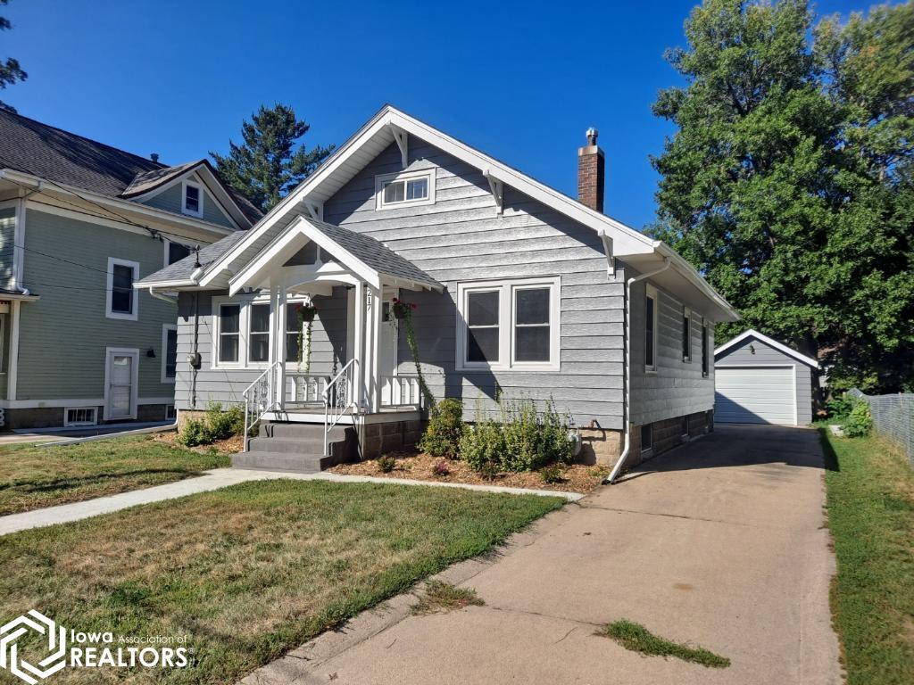 217 N 12th Street, Clear Lake, Iowa 50428, 2 Bedrooms Bedrooms, ,1 BathroomBathrooms,Single Family,For Sale,N 12th Street,6311041