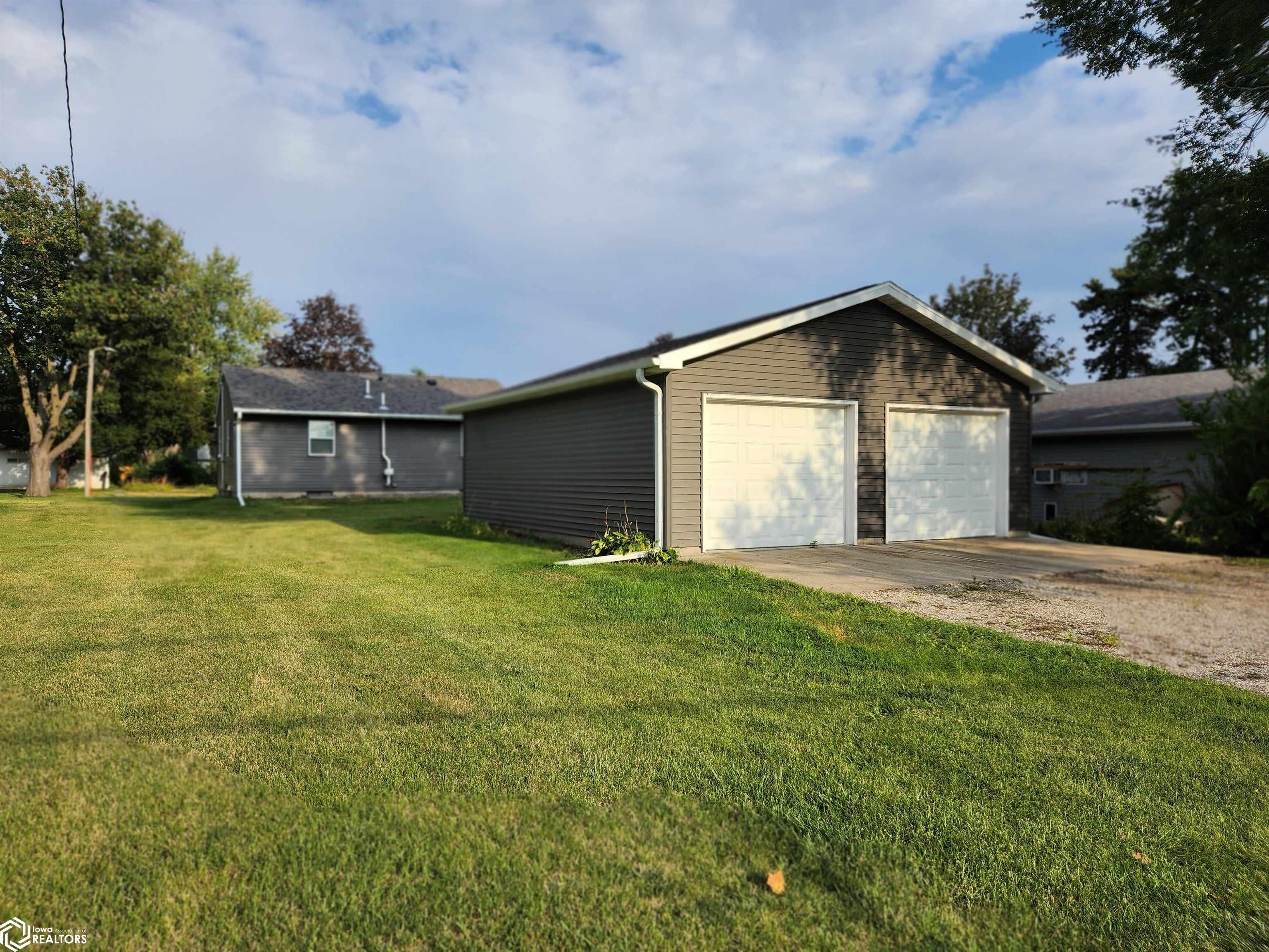 1129 Spring, Grinnell, Iowa 50112, 2 Bedrooms Bedrooms, ,1 BathroomBathrooms,Single Family,For Sale,Spring,6311612