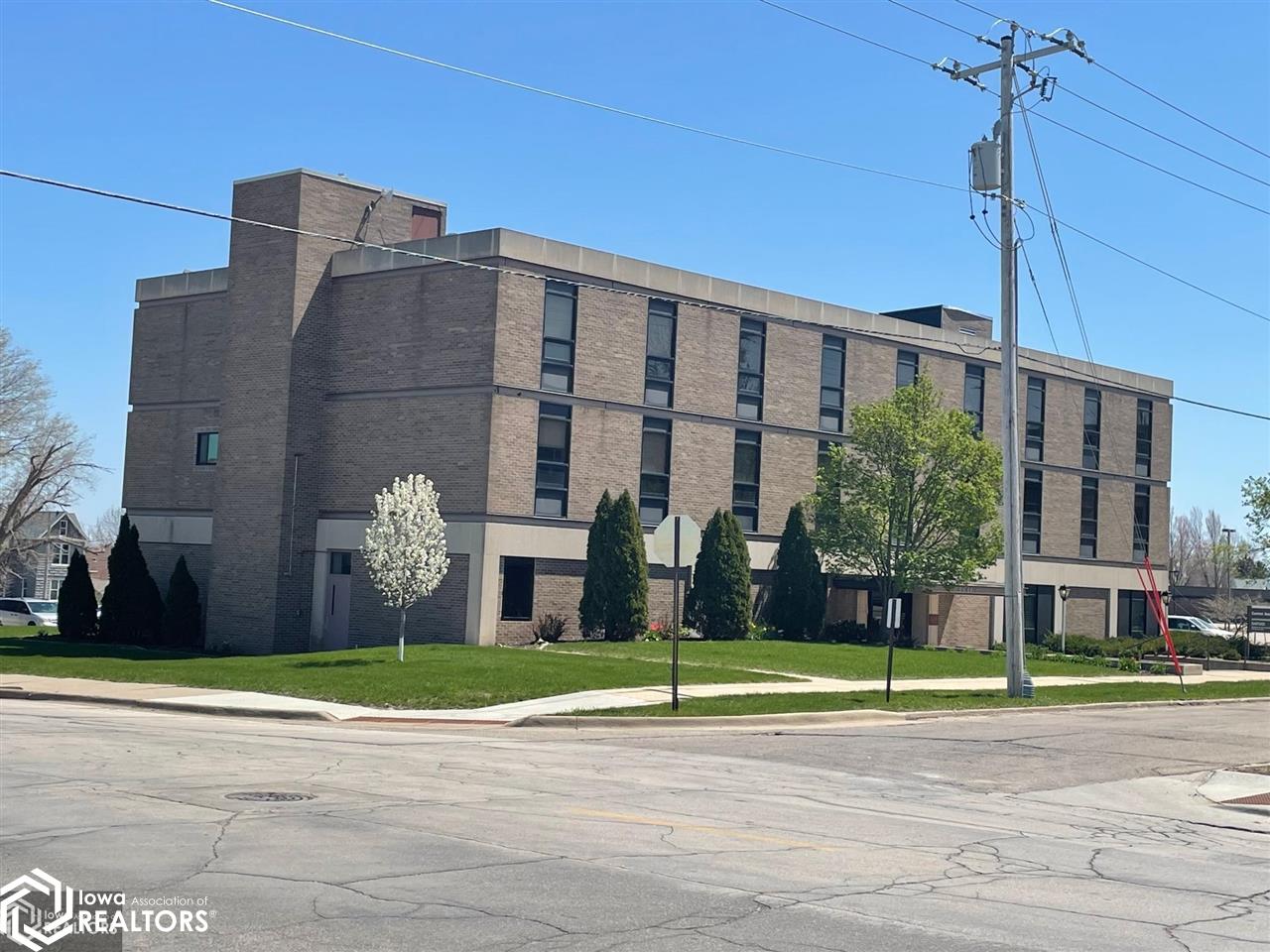 9 4th, Marshalltown, Iowa 50158-1836, ,Commercial (5+ Units),For Sale,4th,6311770