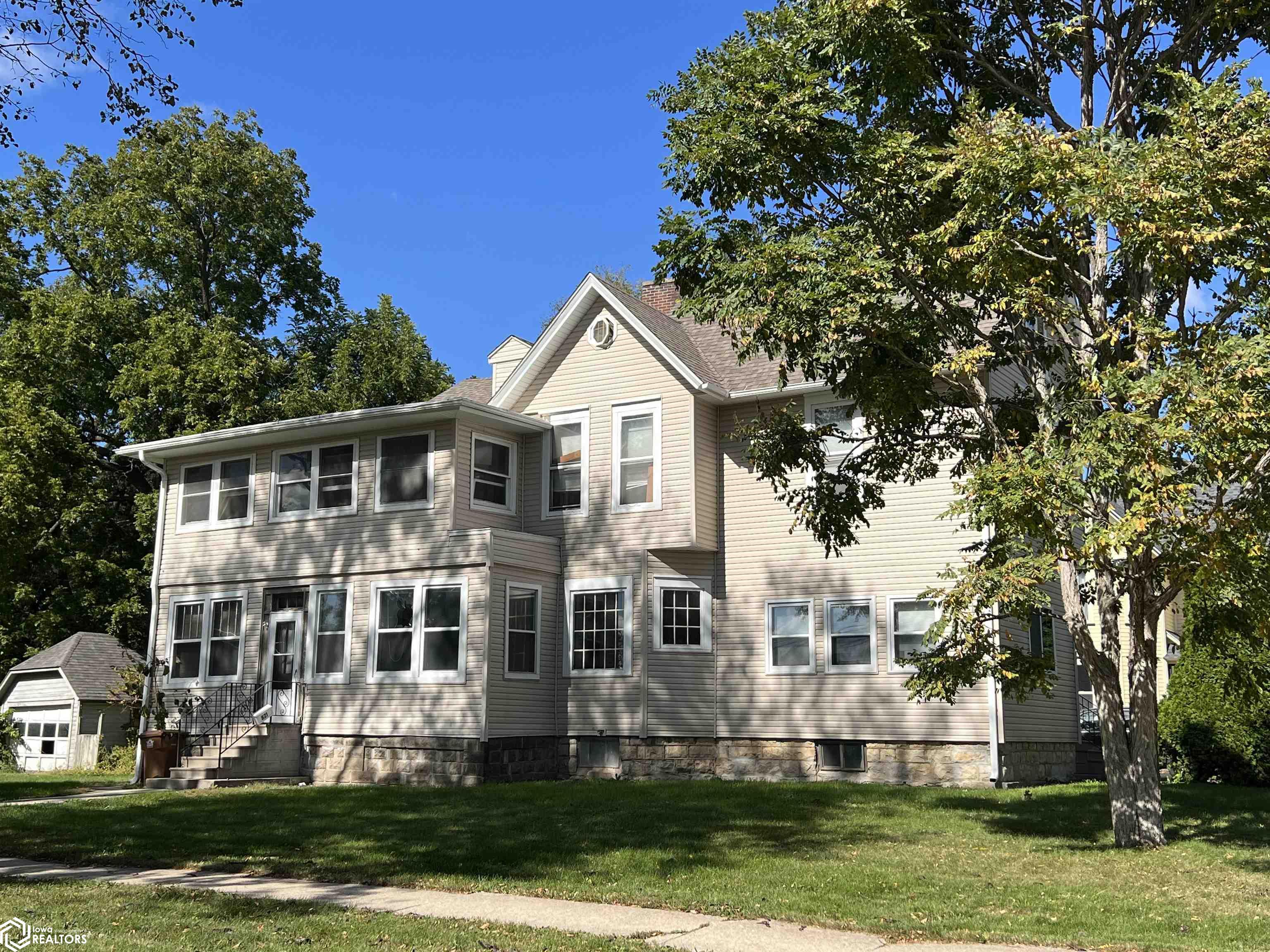 821 8th, Grinnell, Iowa 50112, 5 Bedrooms Bedrooms, ,1 BathroomBathrooms,Single Family,For Sale,8th,6312276