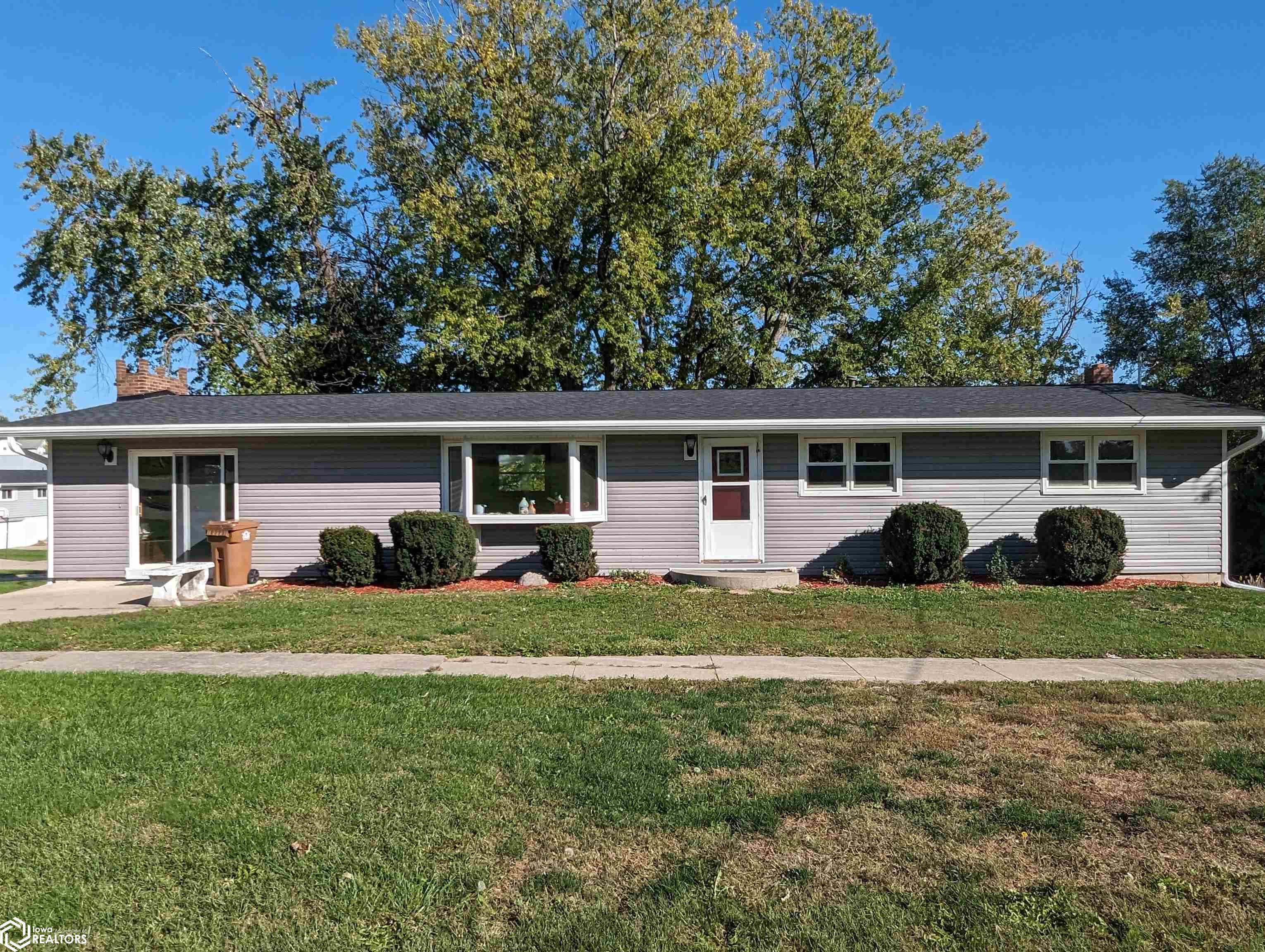 132 Pearl, Grinnell, Iowa 50112, 3 Bedrooms Bedrooms, ,1 BathroomBathrooms,Single Family,For Sale,Pearl,6312409
