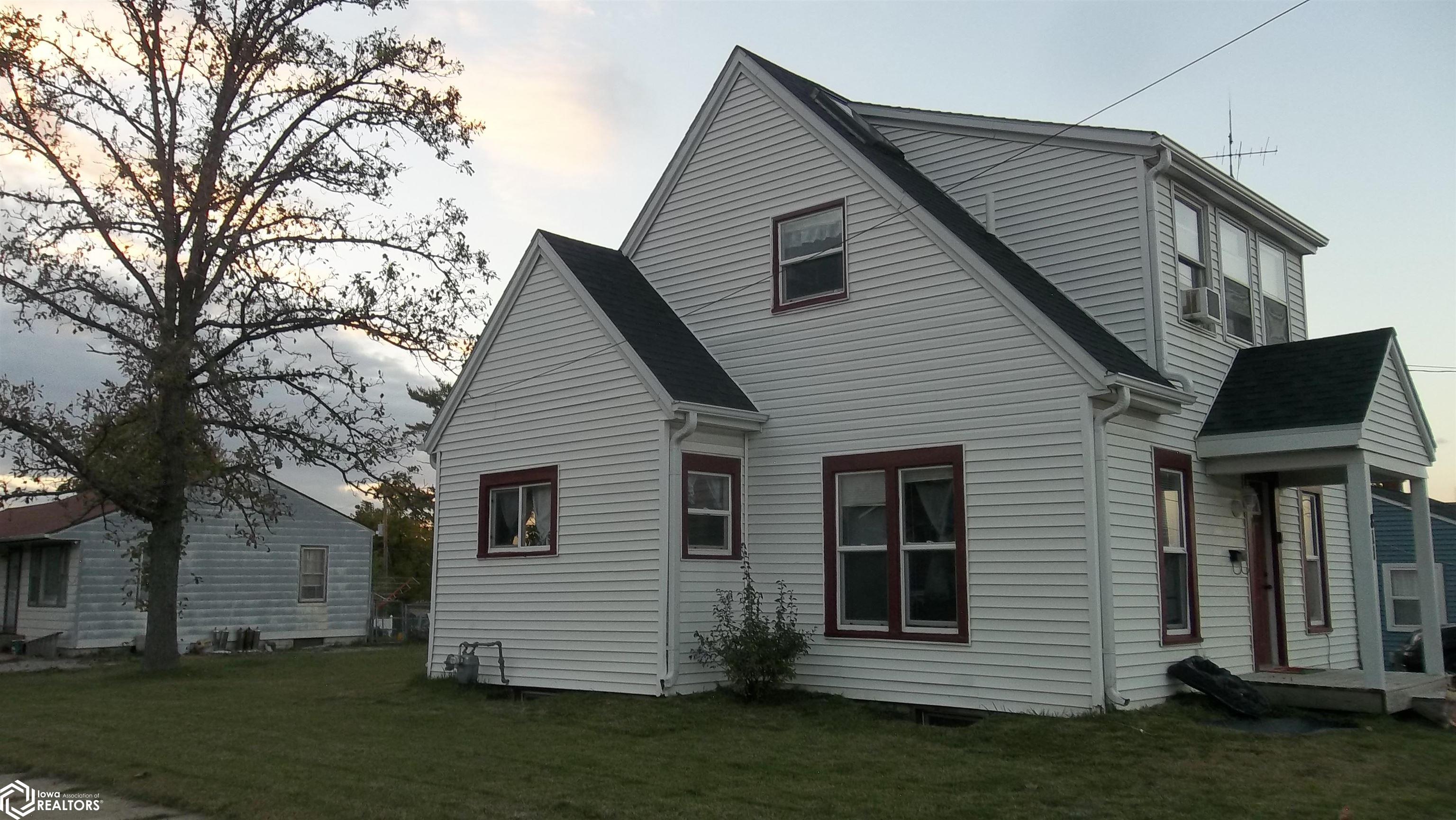 811 12Th, Marshalltown, Iowa 50158, 2 Bedrooms Bedrooms, ,1 BathroomBathrooms,Single Family,For Sale,12Th,6312517