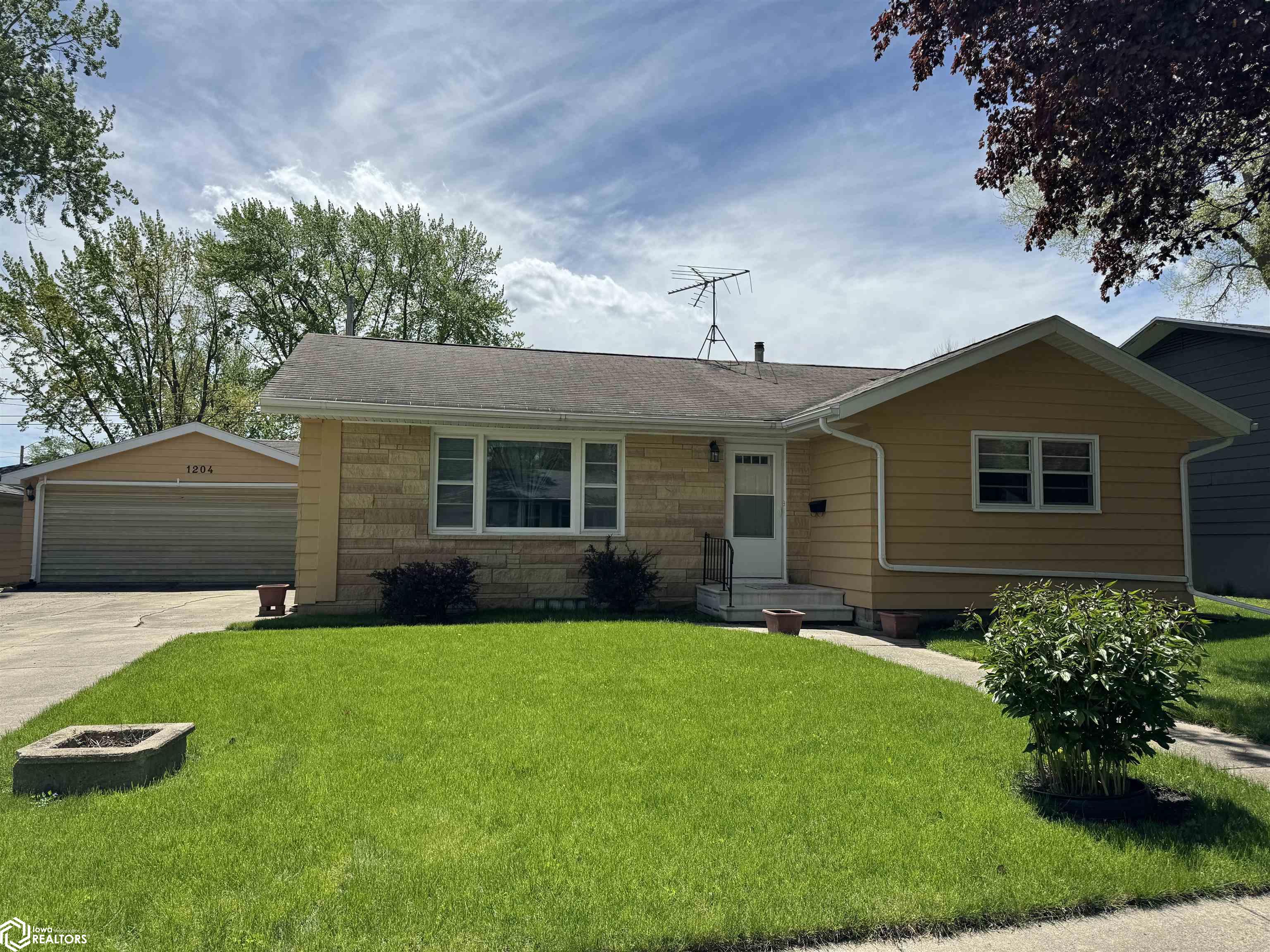 1204 MARY LANE, WEBSTER CITY, IA 50595 Abens Realty