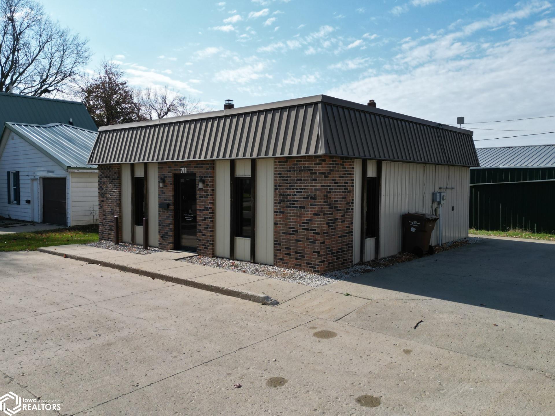 711 West, Carroll, Iowa 51401, ,Commercial (5+ Units),For Rent,West,6312941