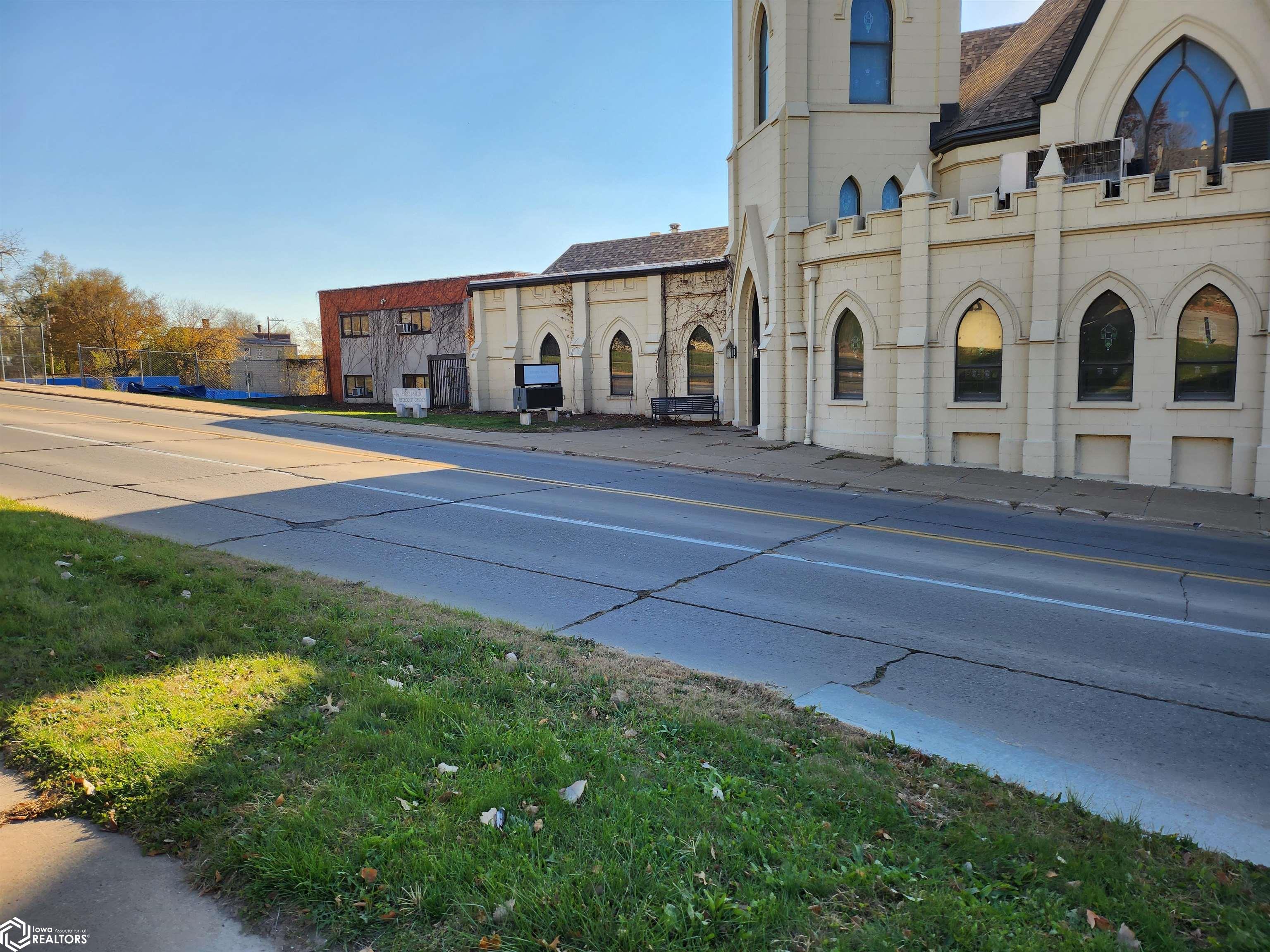 202 4Th, Ottumwa, Iowa 52501, ,Commercial (5+ Units),For Sale,4Th,6313044