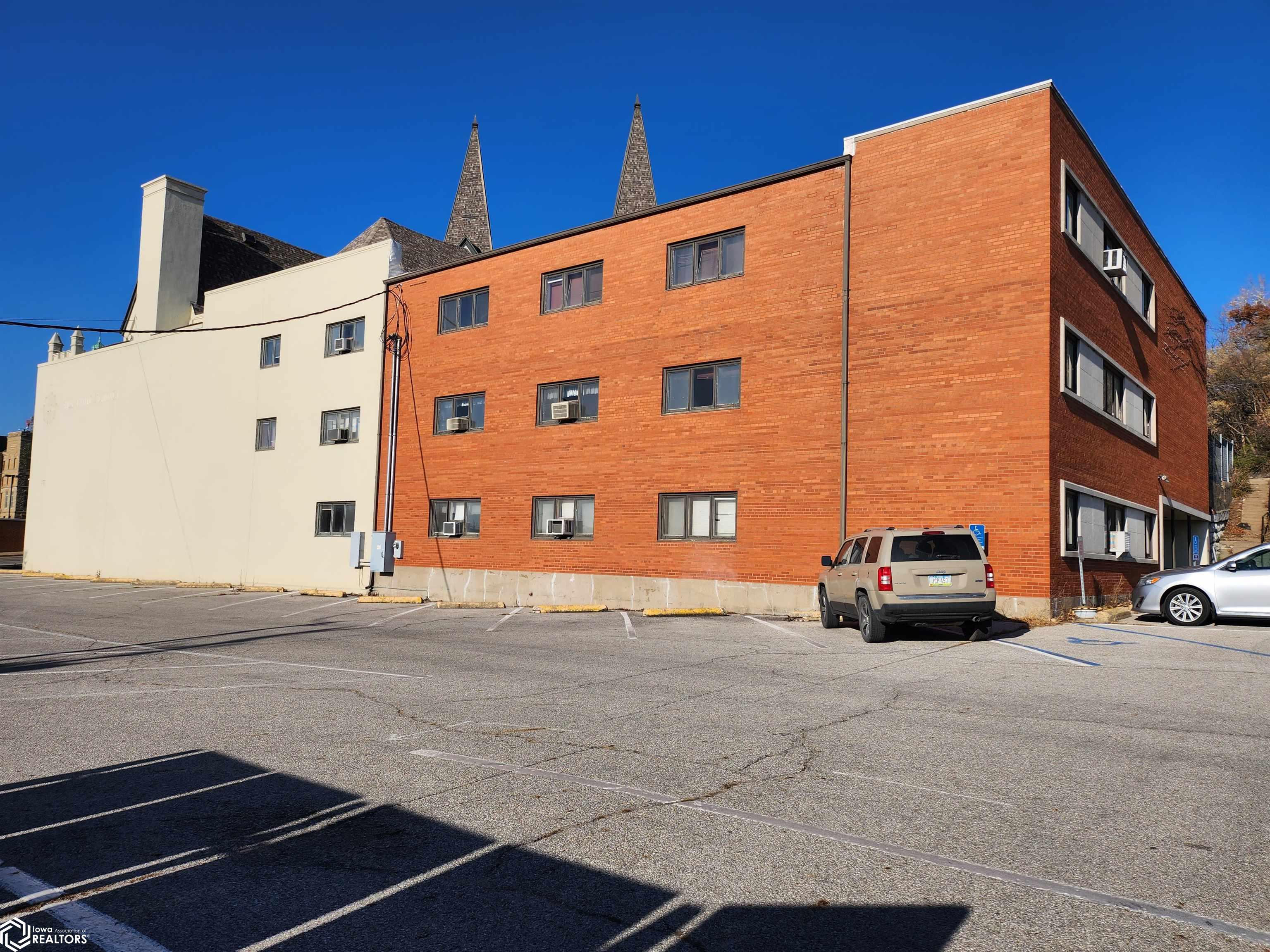 202 4Th, Ottumwa, Iowa 52501, ,Commercial (5+ Units),For Sale,4Th,6313044