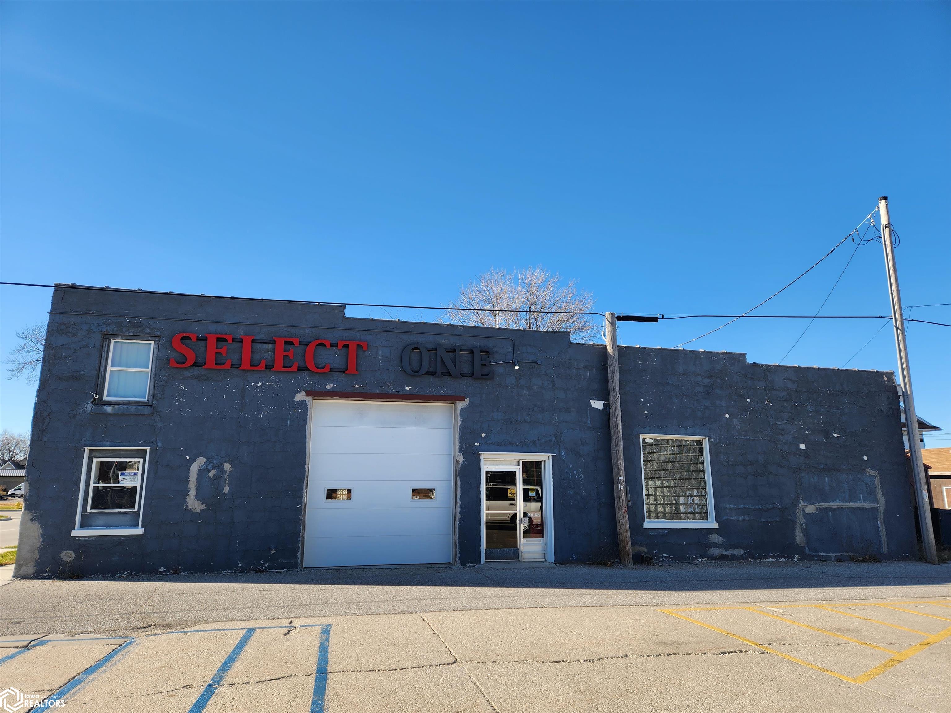 16 6th, Mason City, Iowa 50401, ,Commercial (5+ Units),For Sale,6th,6313234