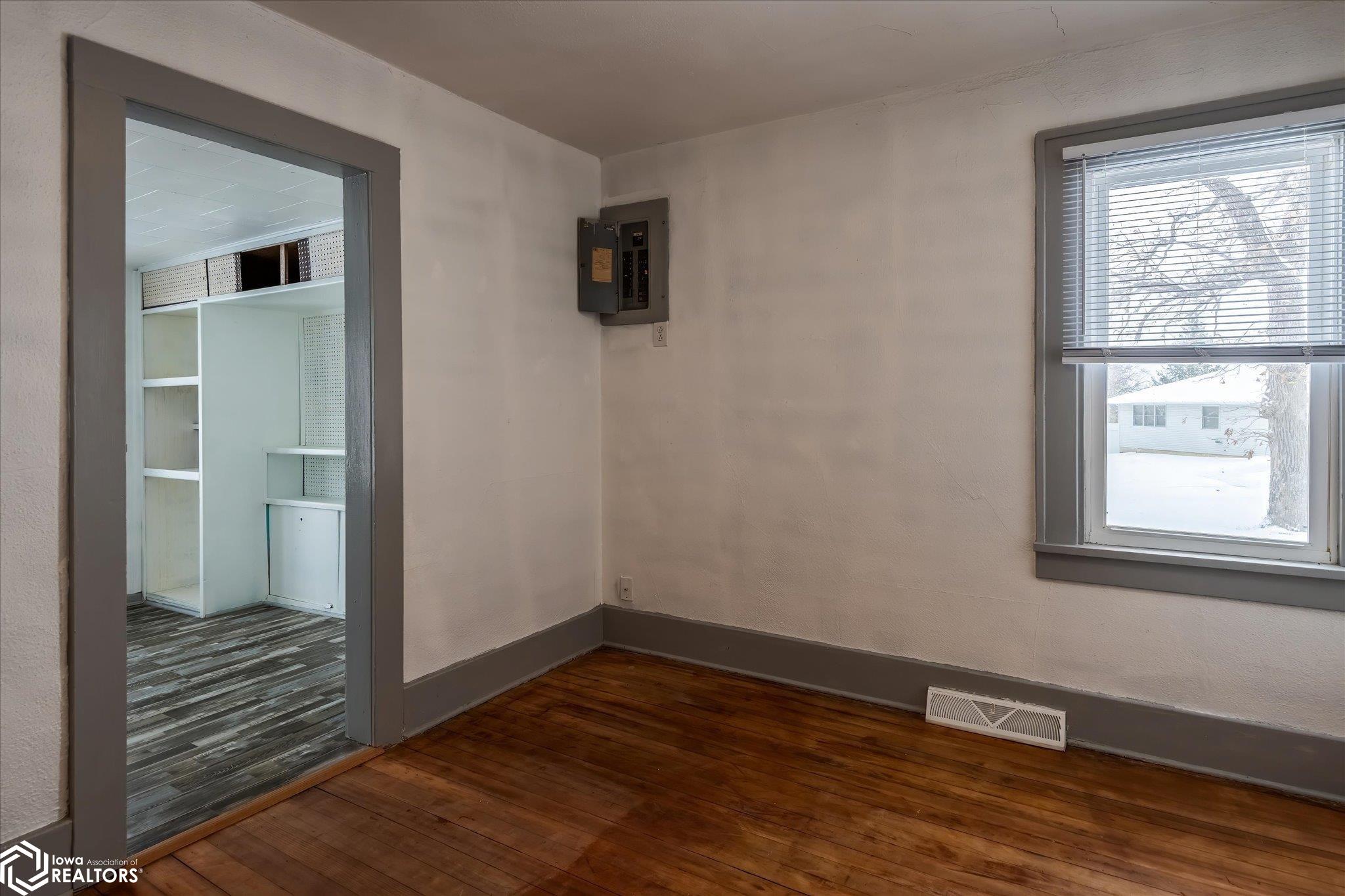 819 N Main Street, Stuart, Iowa image 38