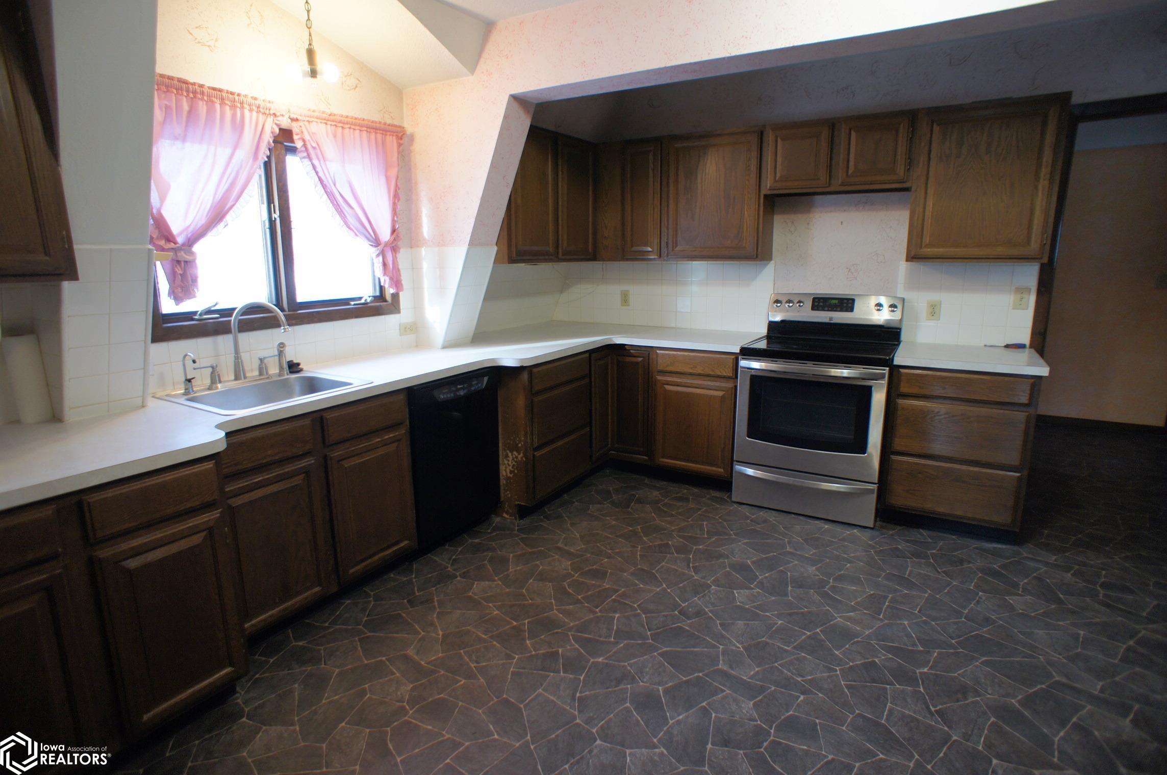 901 Beach Street, Webster City, Iowa image 11