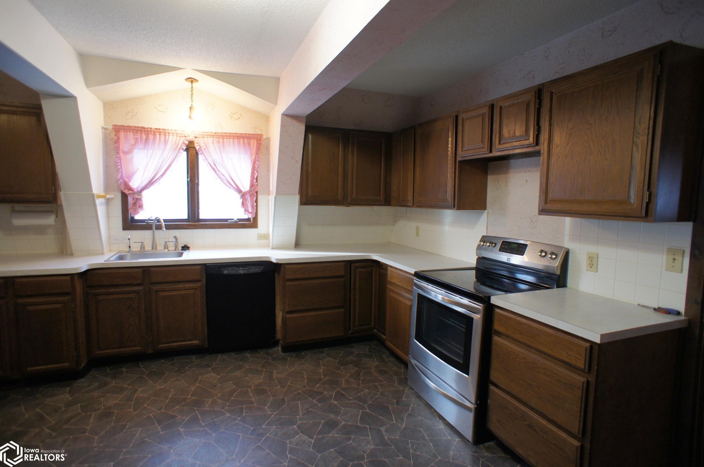 901 Beach Street, Webster City, Iowa image 13