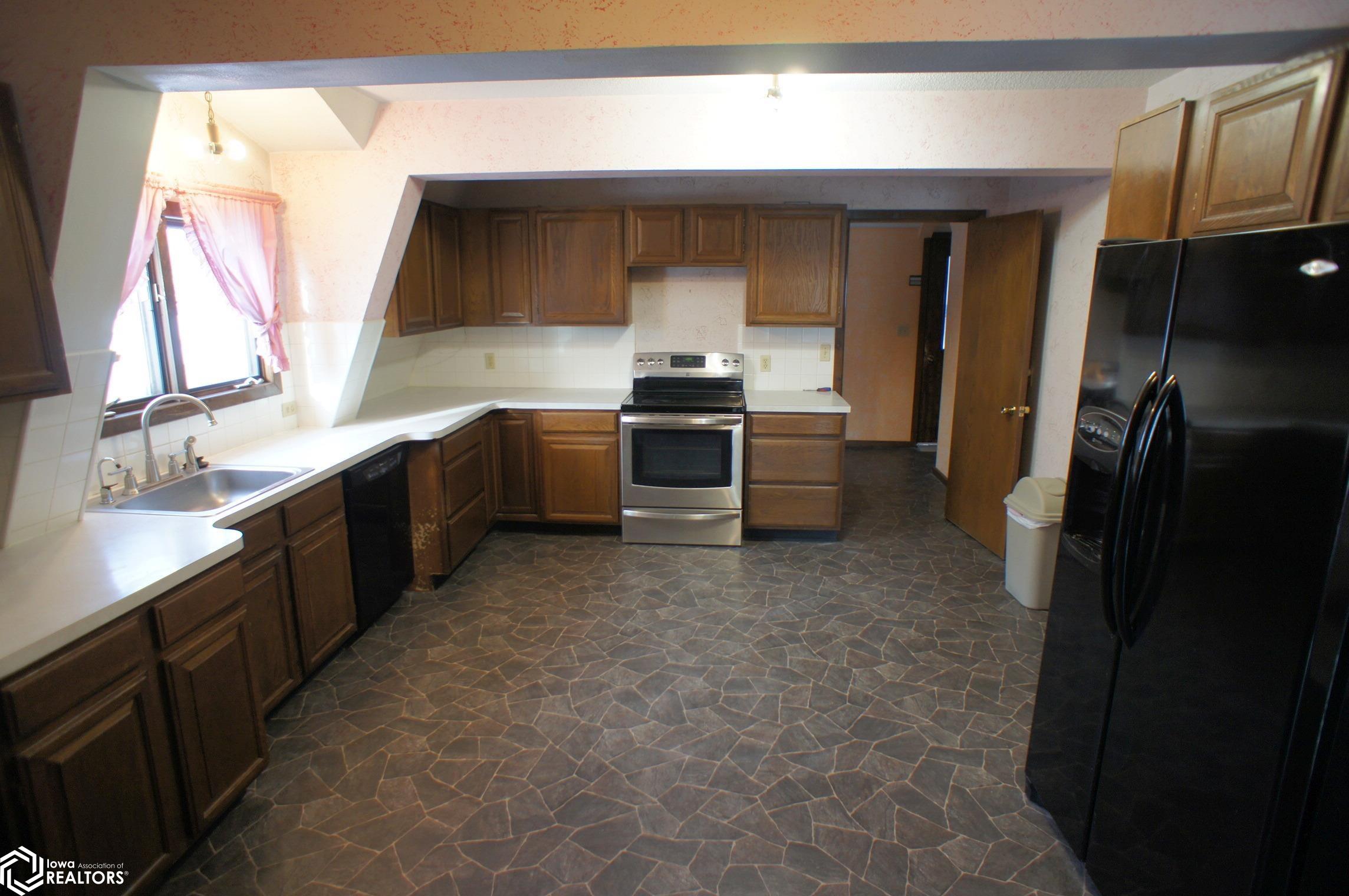 901 Beach Street, Webster City, Iowa image 16