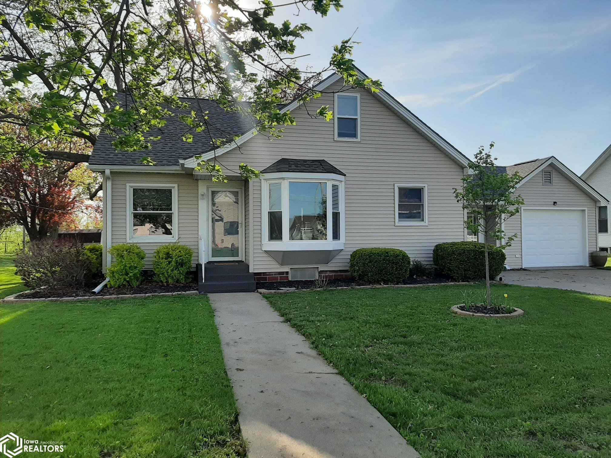 121 East, Grinnell, Iowa 50112, 4 Bedrooms Bedrooms, ,1 BathroomBathrooms,Single Family,For Sale,East,6314412