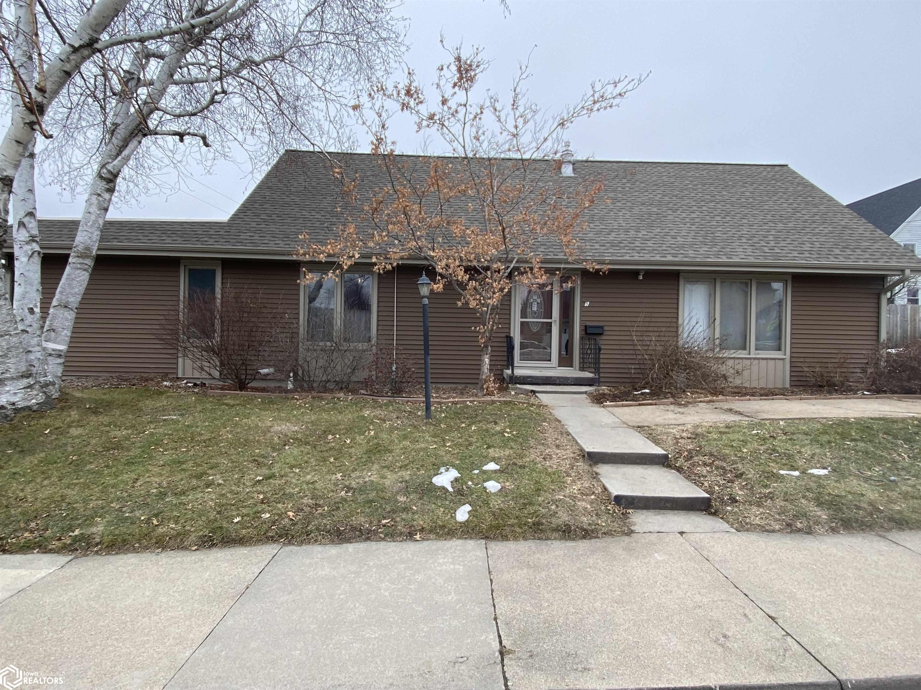 5 8th, Marshalltown, Iowa 50158, 3 Bedrooms Bedrooms, ,3 BathroomsBathrooms,Single Family,For Sale,8th,6314416