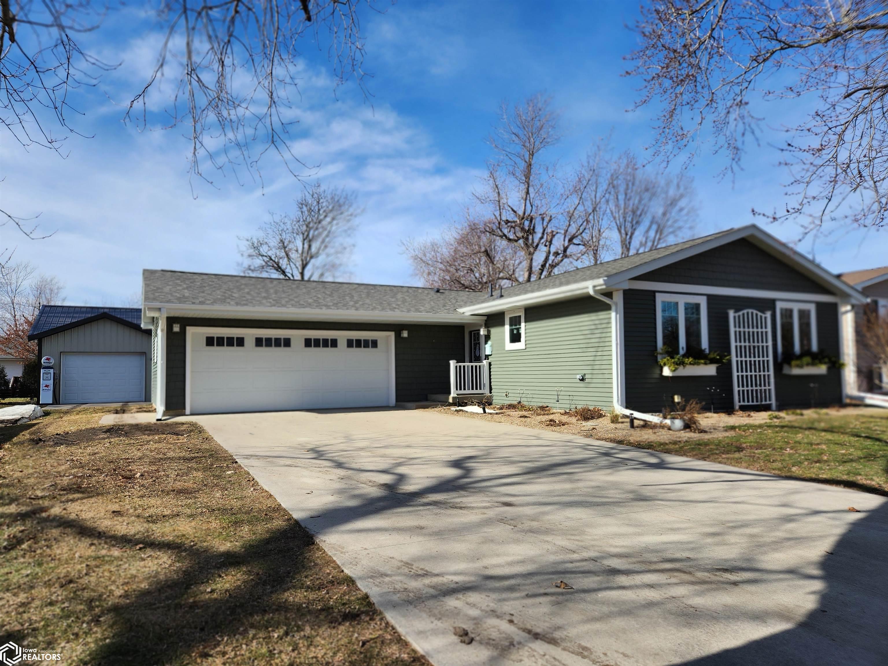 1817 Prince, Grinnell, Iowa 50112, 5 Bedrooms Bedrooms, ,1 BathroomBathrooms,Single Family,For Sale,Prince,6314475