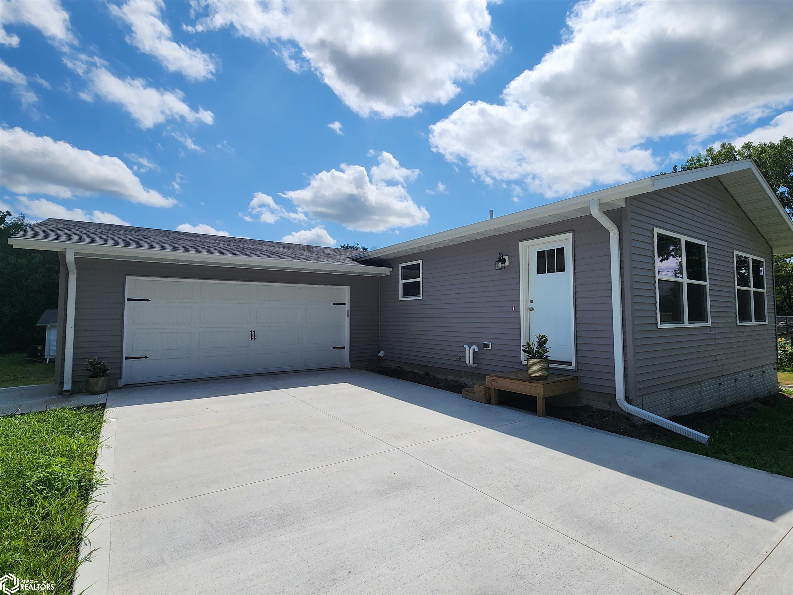230 W Clay Street, Osceola, Iowa image 1