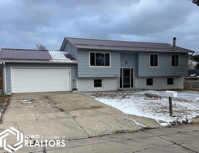 2010 4th, Marshalltown, Iowa 50158, 4 Bedrooms Bedrooms, ,3 BathroomsBathrooms,Single Family,For Sale,4th,6314762
