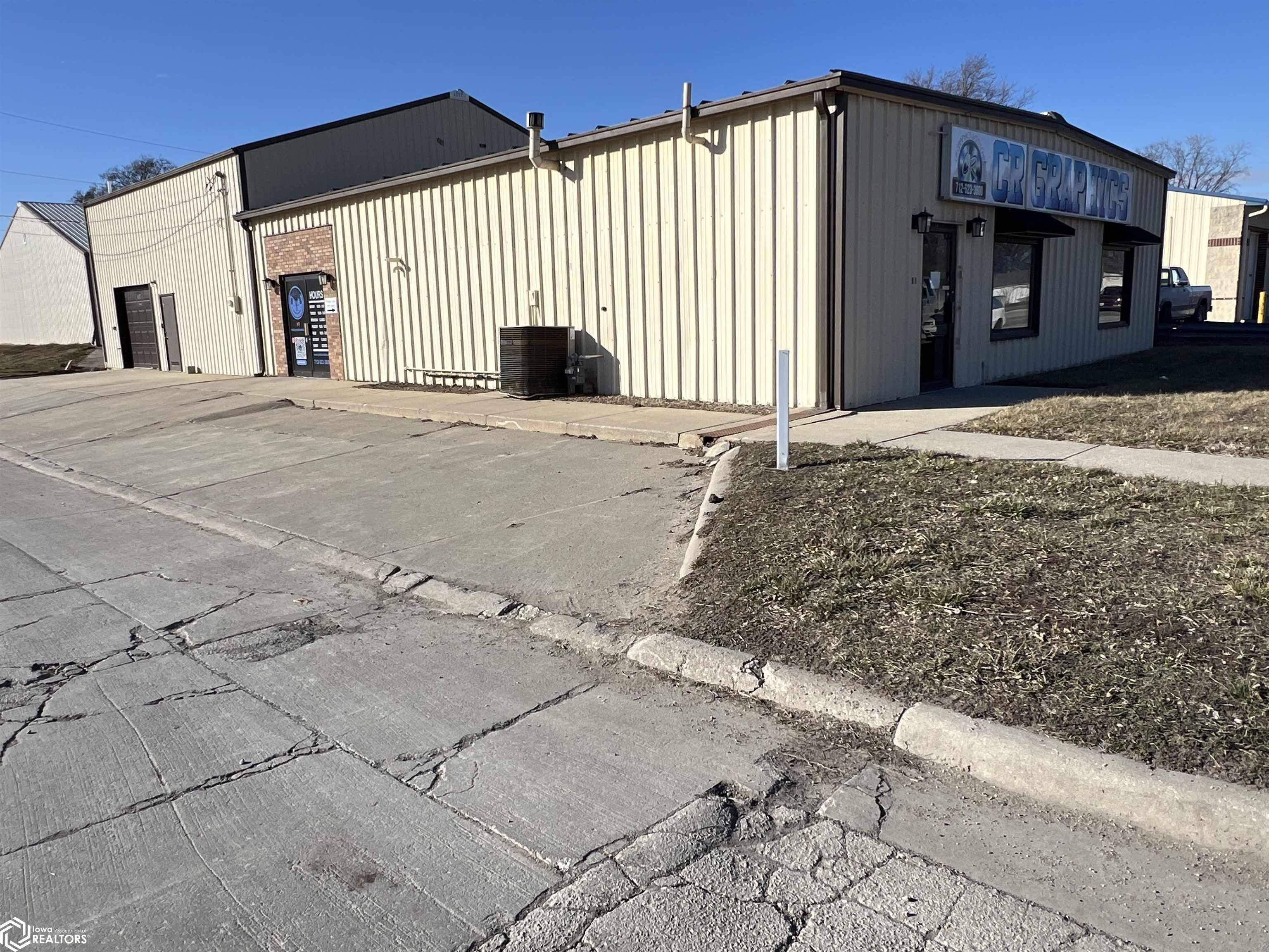 101 Broadway, Red Oak, Iowa 51566, ,Commercial (5+ Units),For Sale,Broadway,6314763