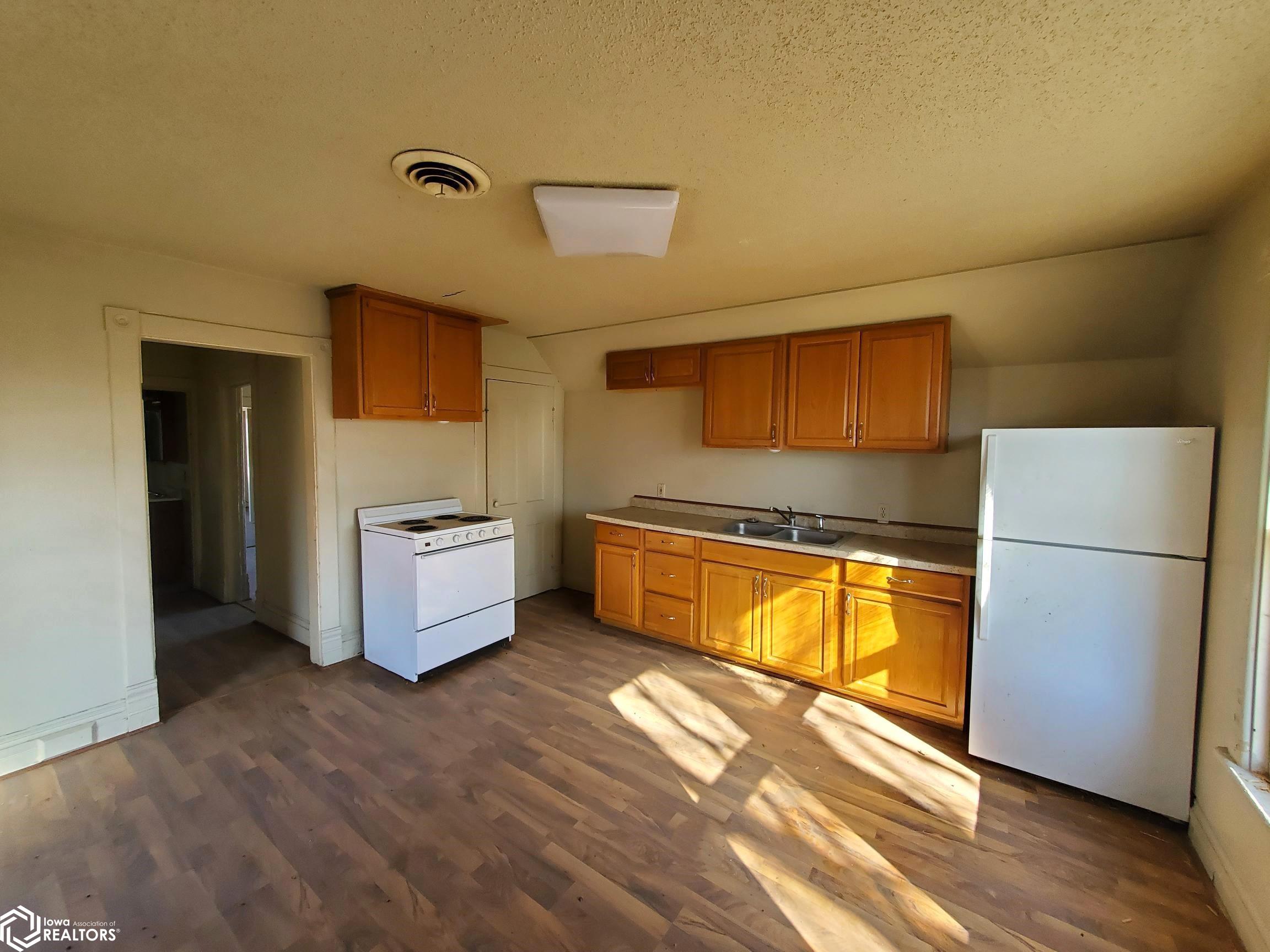 1401 14th Avenue, Eldora, Iowa image 7